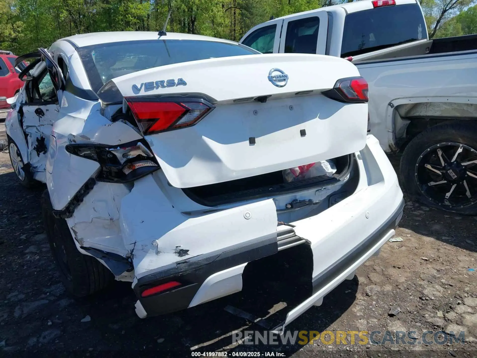17 Photograph of a damaged car 3N1CN8DV7ML820705 NISSAN VERSA 2021