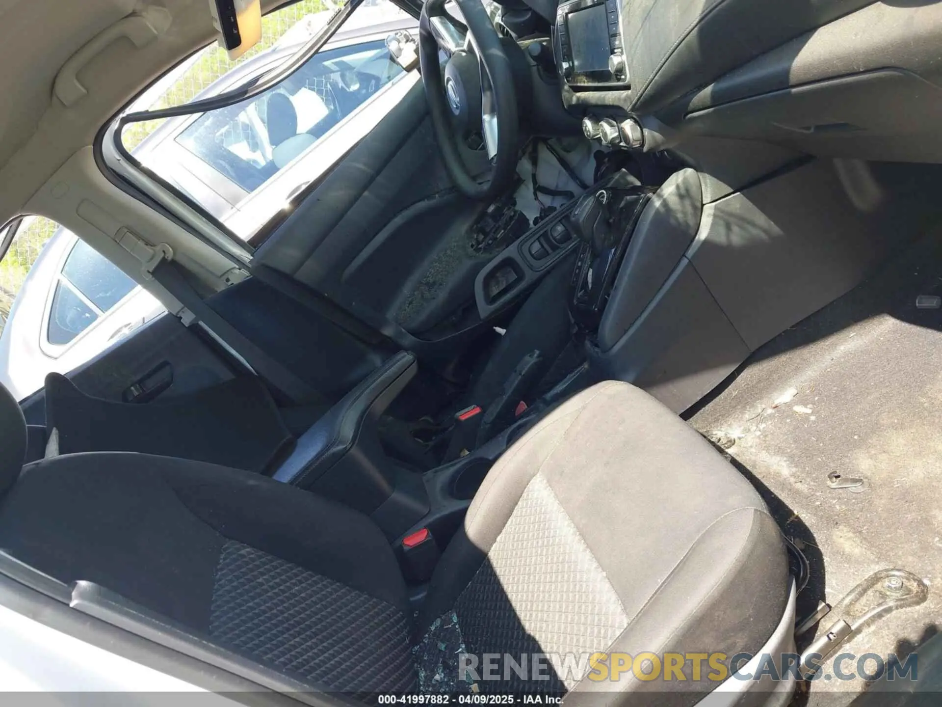 5 Photograph of a damaged car 3N1CN8DV7ML820705 NISSAN VERSA 2021