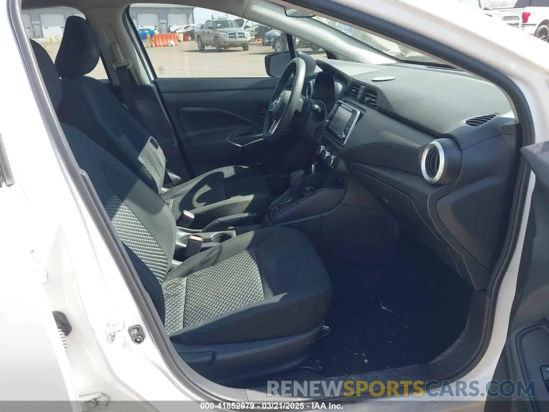 5 Photograph of a damaged car 3N1CN8DV8ML817330 NISSAN VERSA 2021
