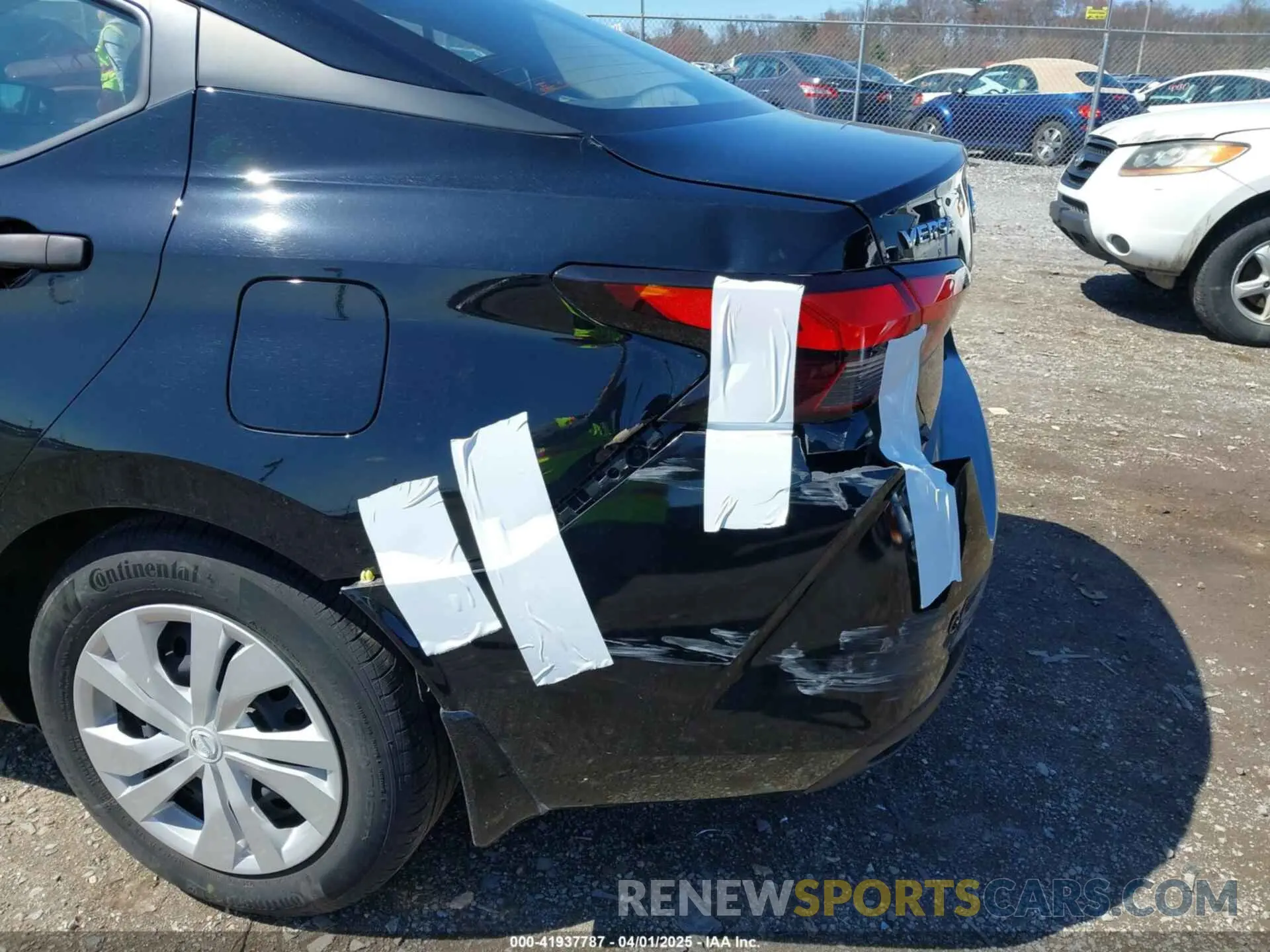 17 Photograph of a damaged car 3N1CN8DV9ML920546 NISSAN VERSA 2021