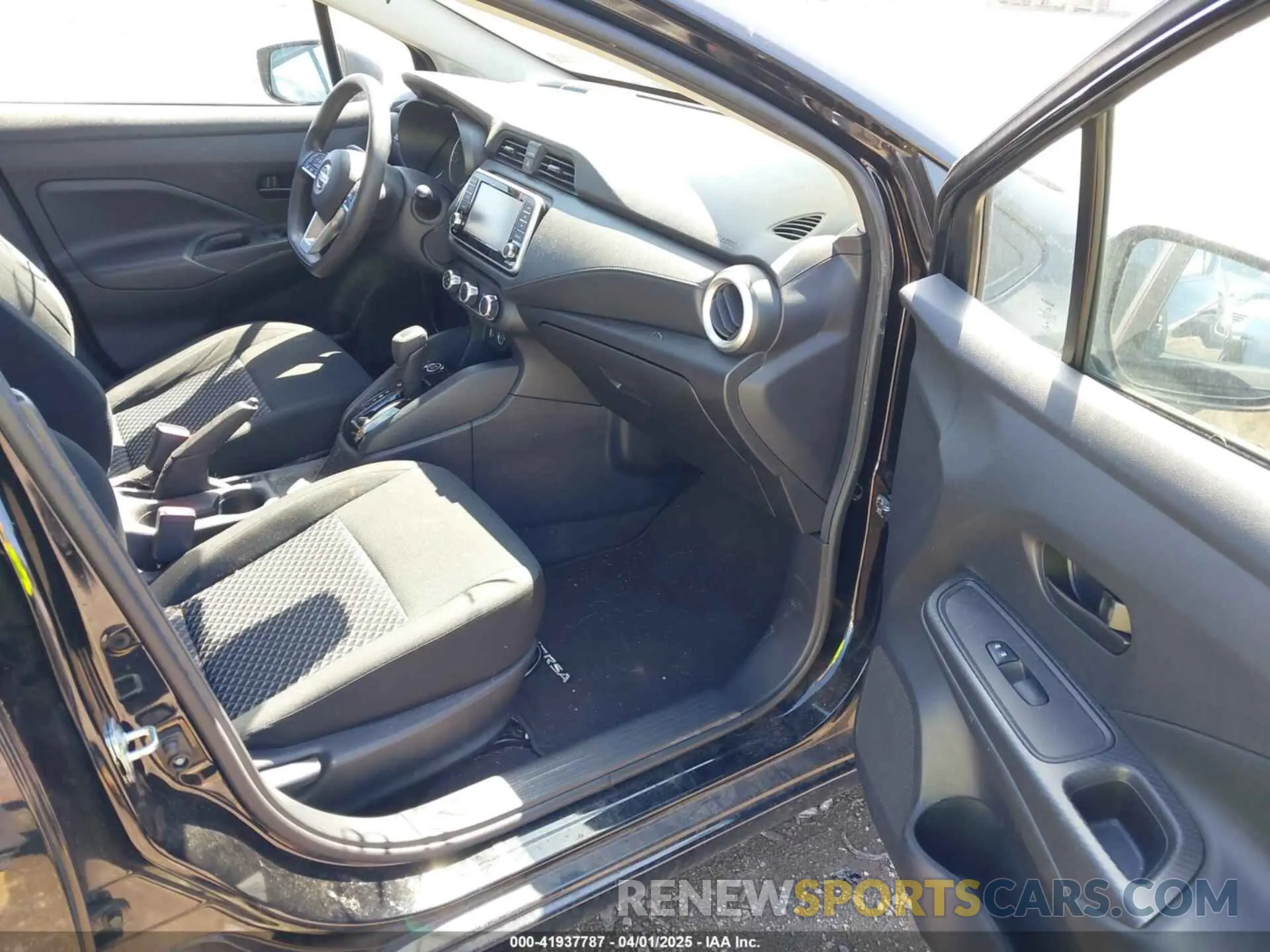 5 Photograph of a damaged car 3N1CN8DV9ML920546 NISSAN VERSA 2021