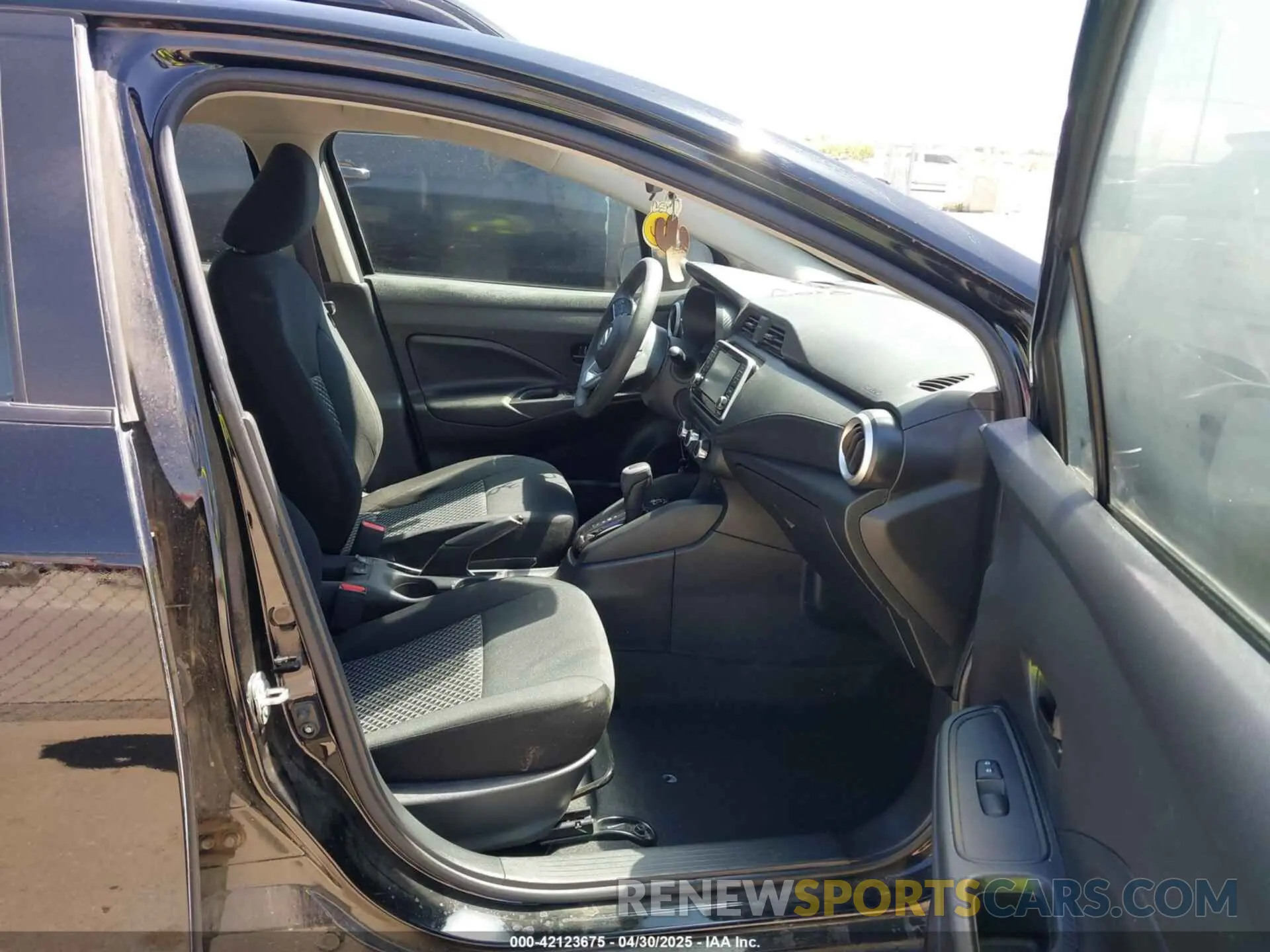 5 Photograph of a damaged car 3N1CN8DV9ML921096 NISSAN VERSA 2021