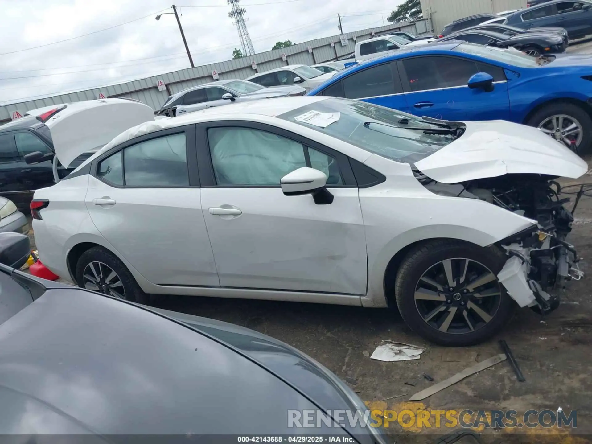 12 Photograph of a damaged car 3N1CN8EV0ML824805 NISSAN VERSA 2021
