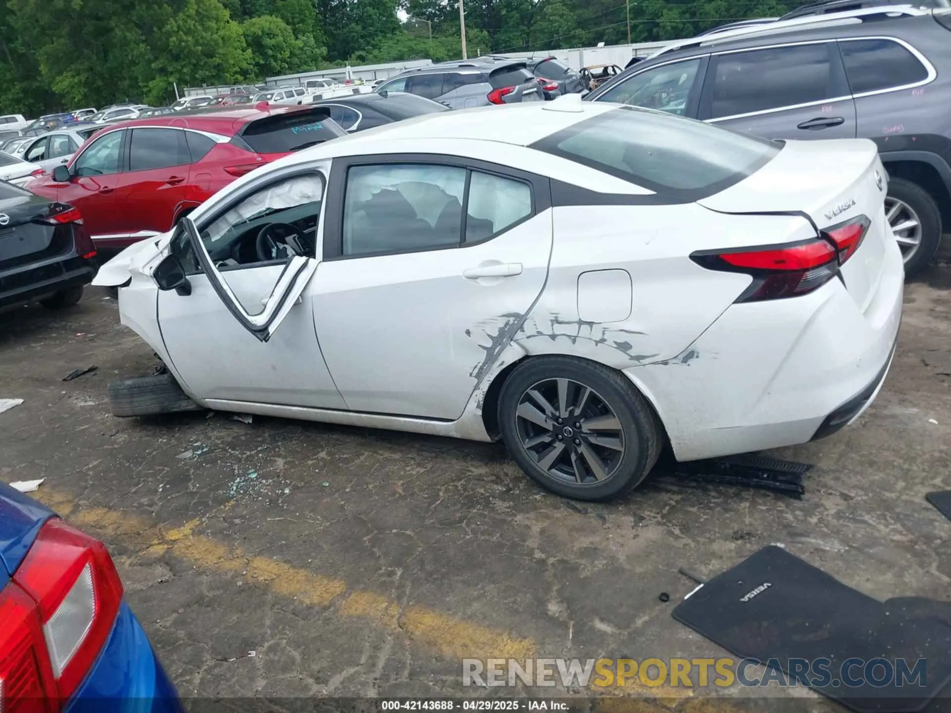 13 Photograph of a damaged car 3N1CN8EV0ML824805 NISSAN VERSA 2021