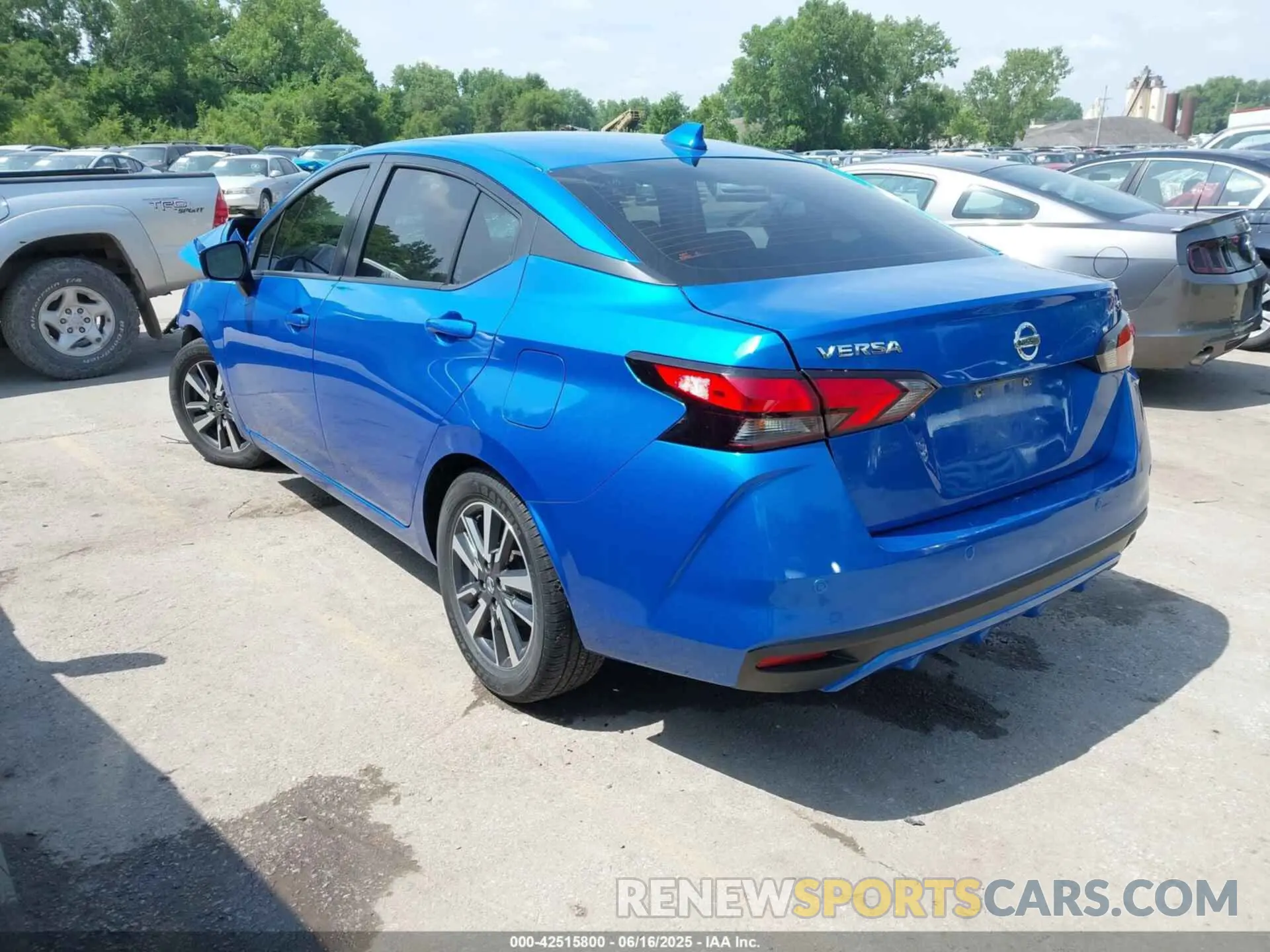 3 Photograph of a damaged car 3N1CN8EV0ML833116 NISSAN VERSA 2021