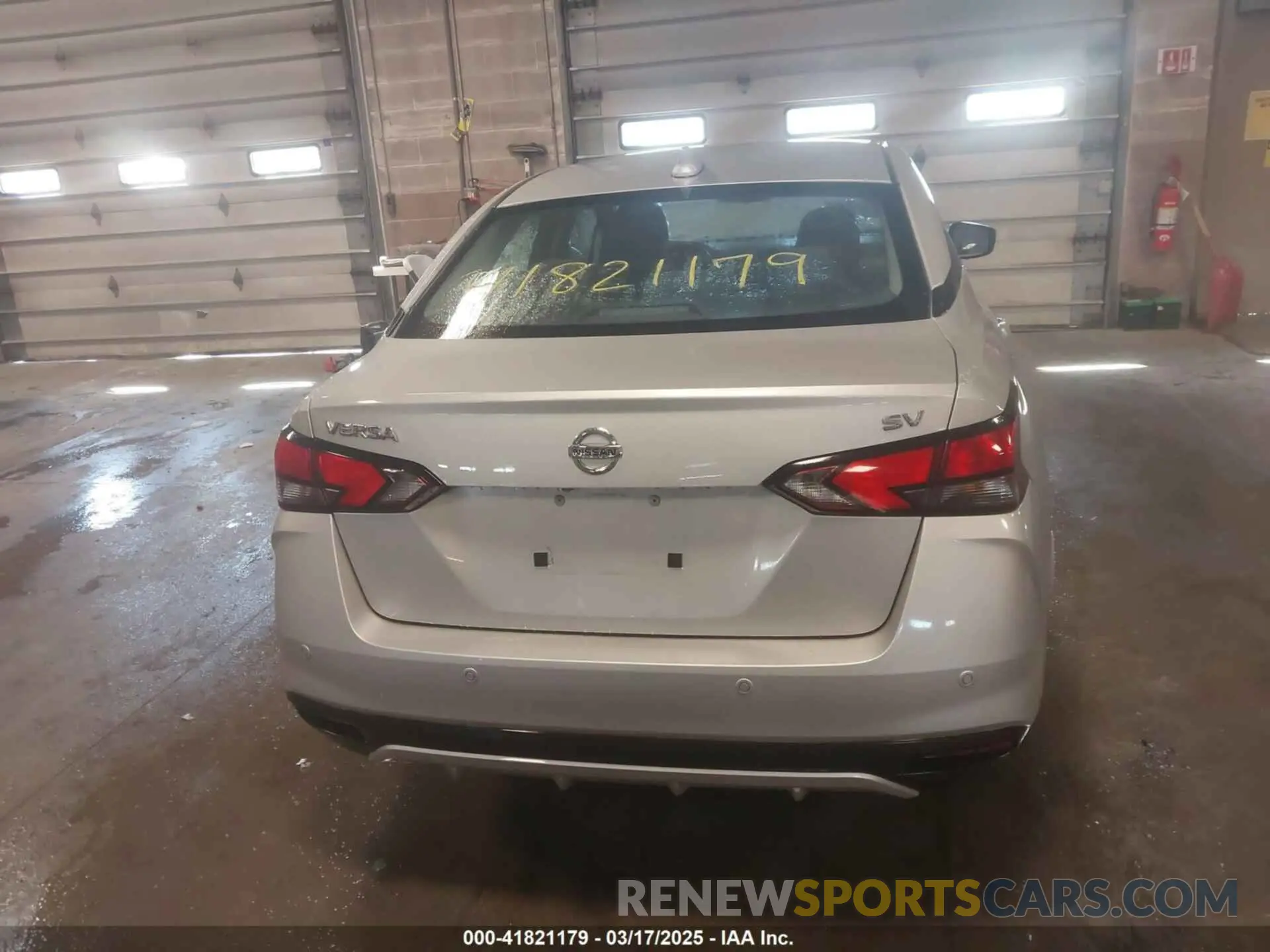 15 Photograph of a damaged car 3N1CN8EV3ML828668 NISSAN VERSA 2021