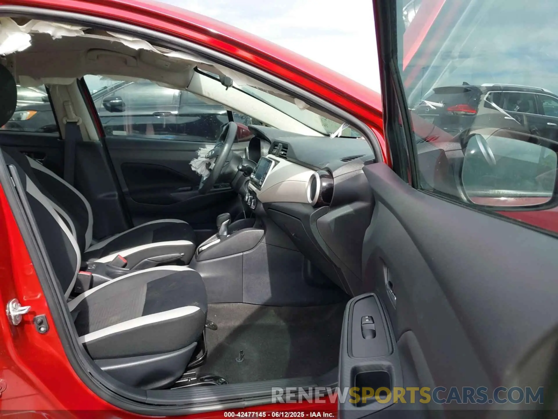 5 Photograph of a damaged car 3N1CN8EV4ML823995 NISSAN VERSA 2021