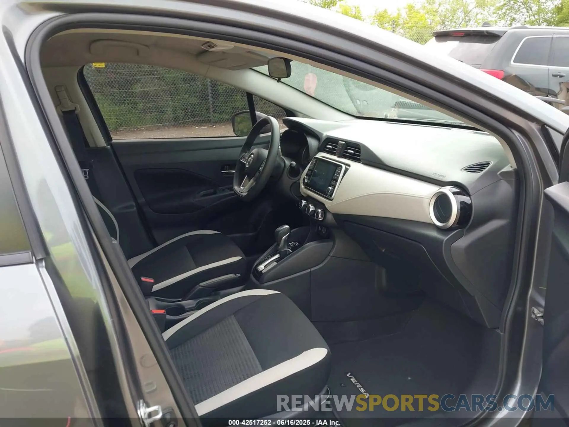 5 Photograph of a damaged car 3N1CN8EV4ML839551 NISSAN VERSA 2021