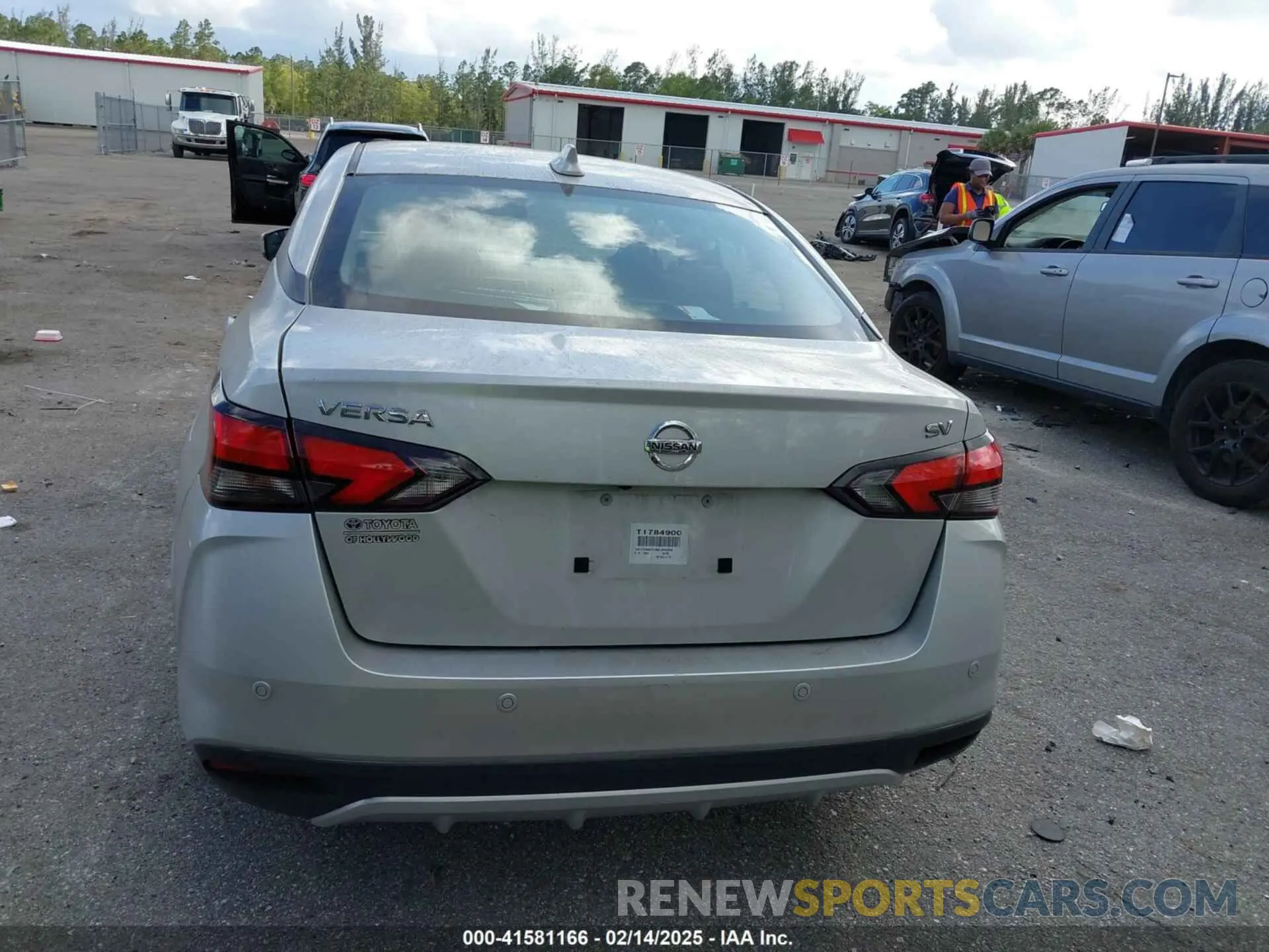 17 Photograph of a damaged car 3N1CN8EV4ML845009 NISSAN VERSA 2021