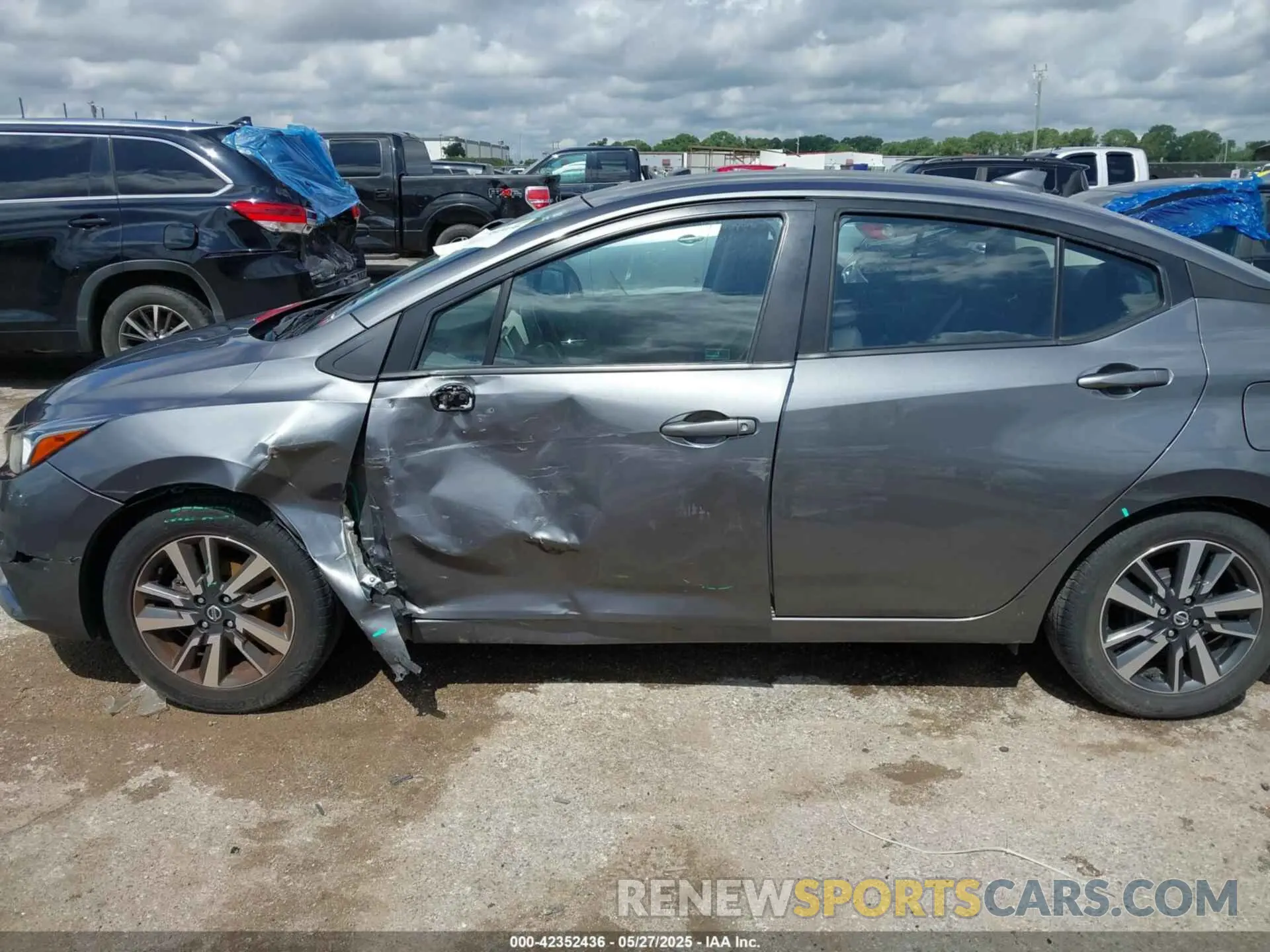 14 Photograph of a damaged car 3N1CN8EV4ML852591 NISSAN VERSA 2021