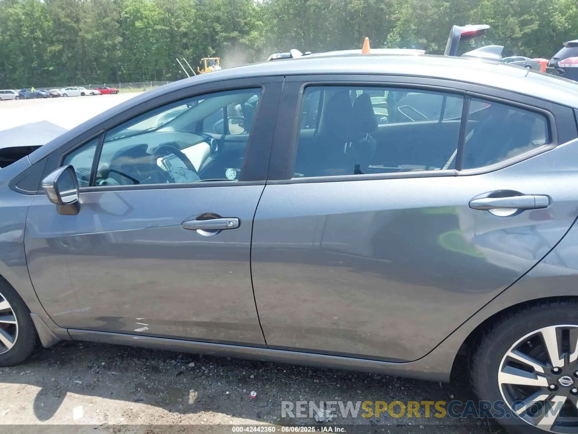 14 Photograph of a damaged car 3N1CN8EV4ML860108 NISSAN VERSA 2021