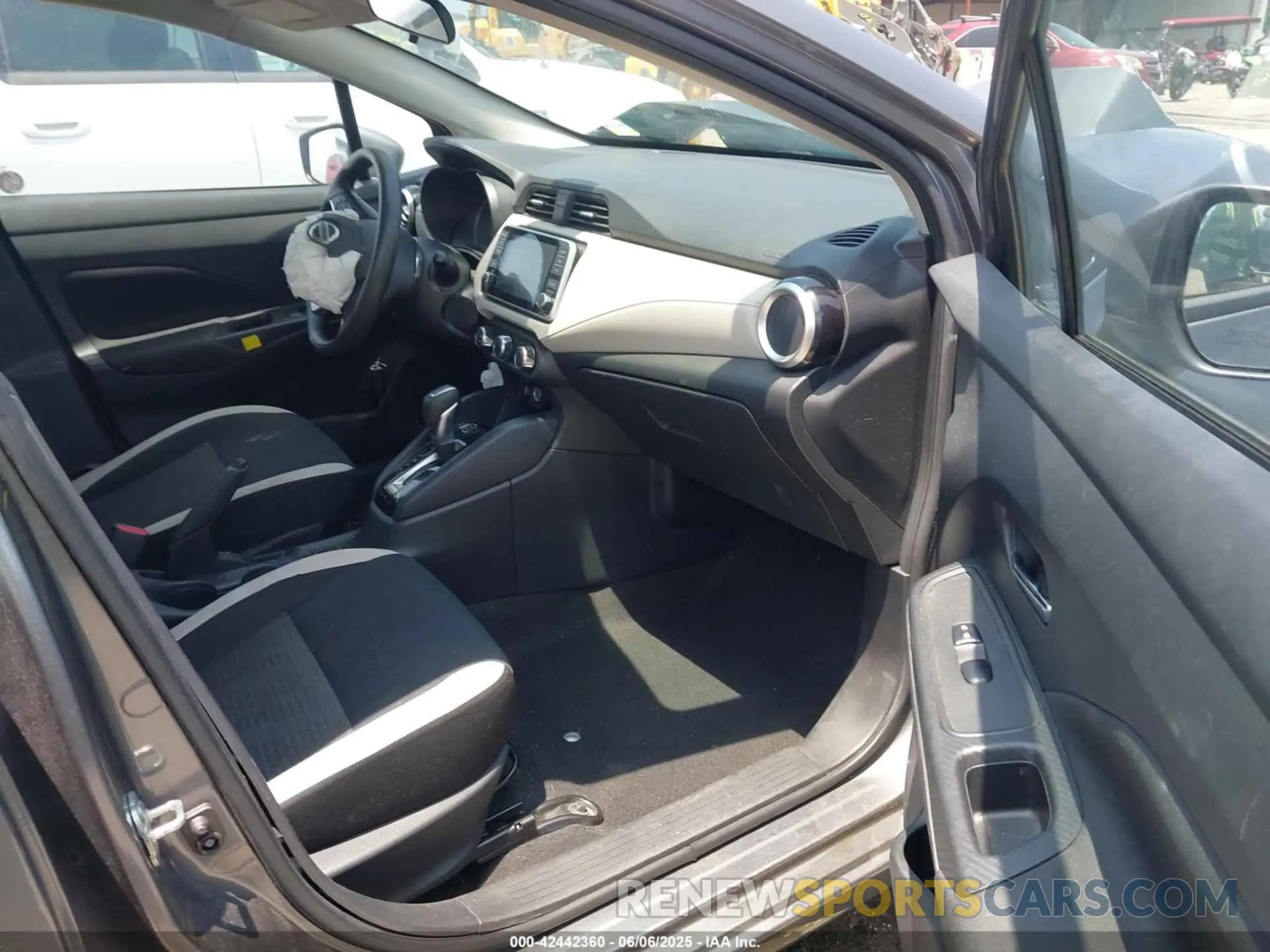 5 Photograph of a damaged car 3N1CN8EV4ML860108 NISSAN VERSA 2021
