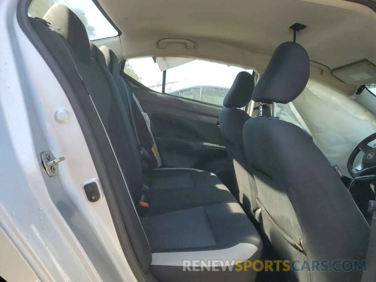 10 Photograph of a damaged car 3N1CN8EV4ML868144 NISSAN VERSA 2021