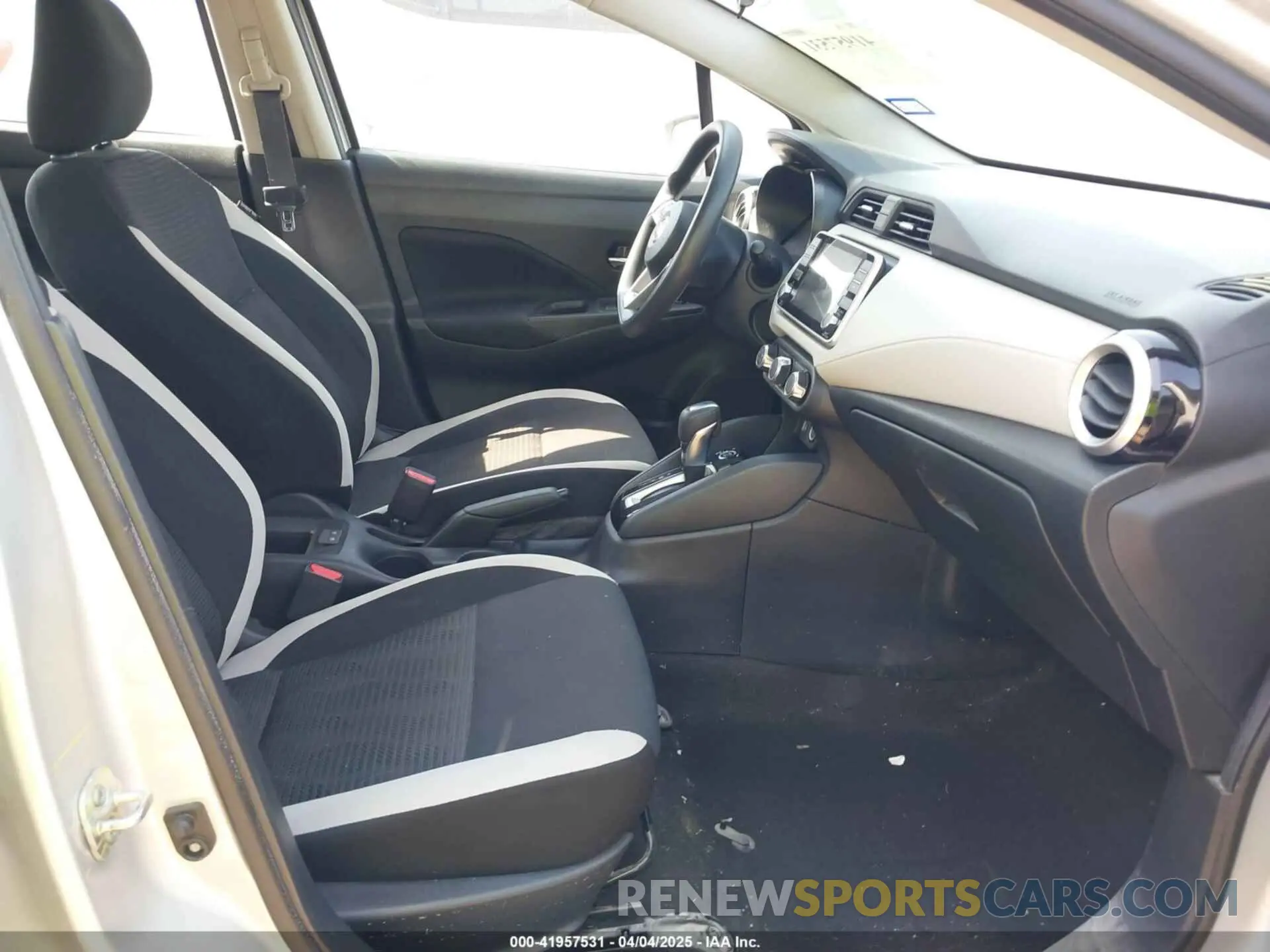 5 Photograph of a damaged car 3N1CN8EV4ML870444 NISSAN VERSA 2021