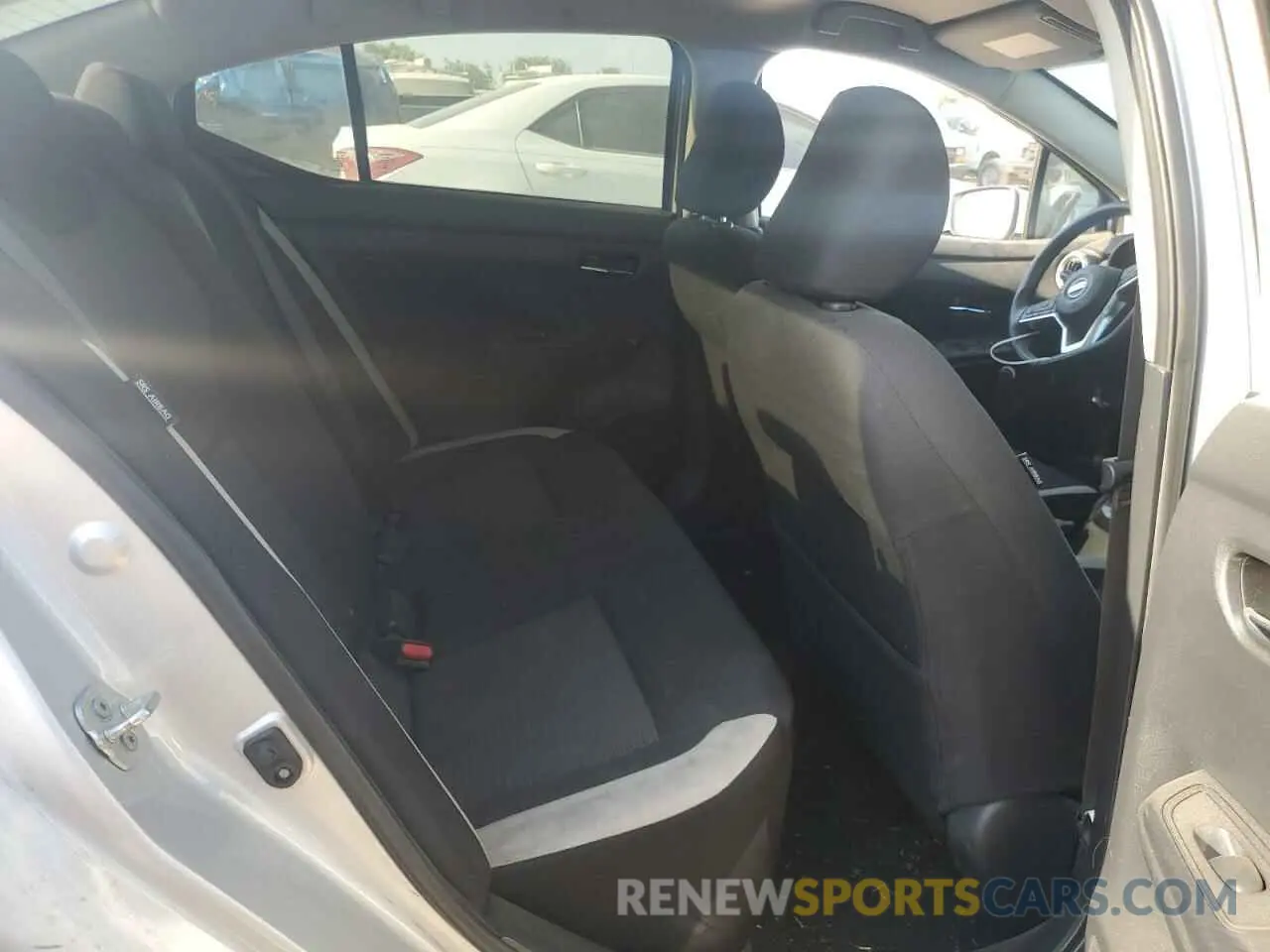 10 Photograph of a damaged car 3N1CN8EV5ML815212 NISSAN VERSA 2021