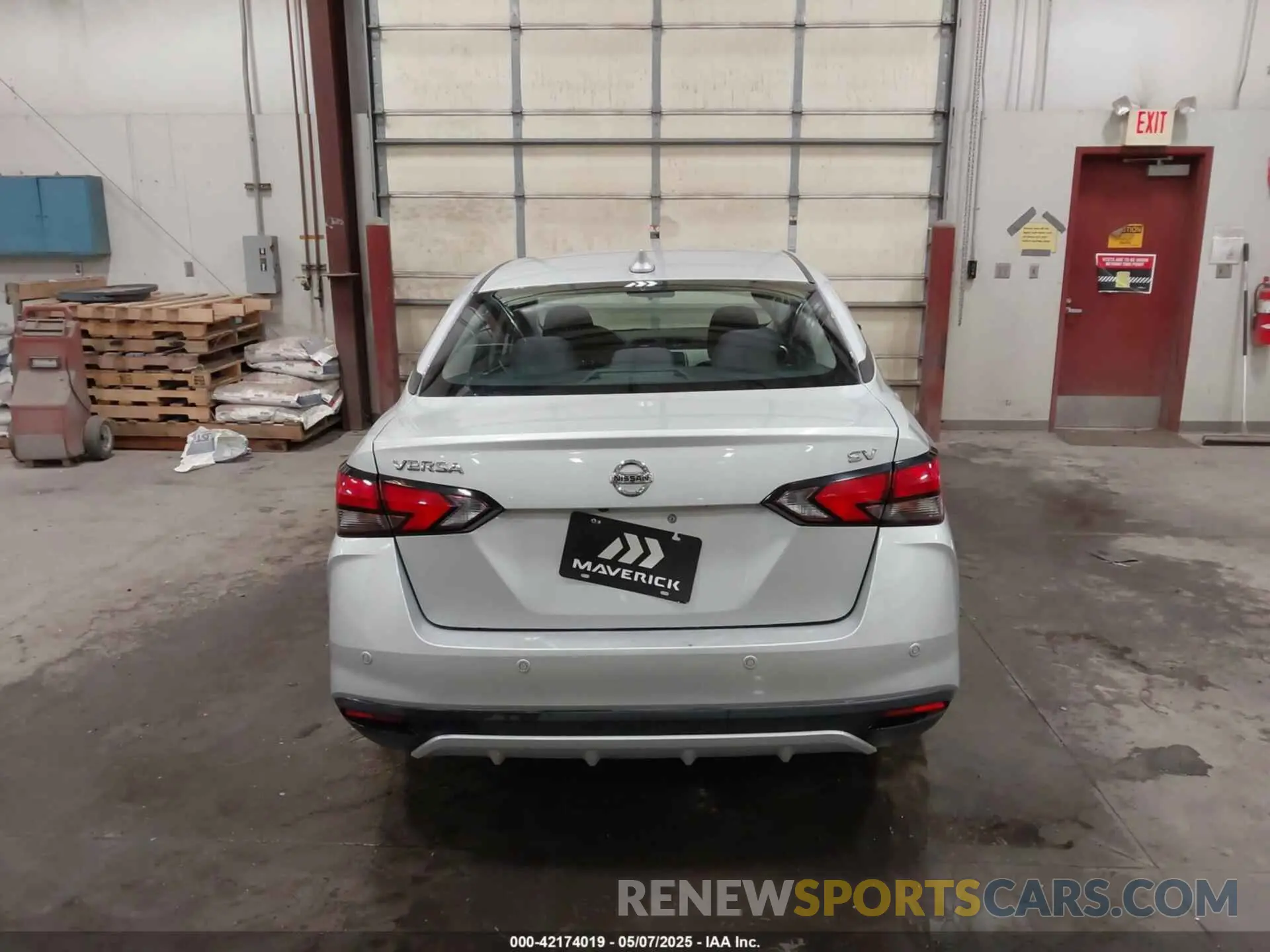 17 Photograph of a damaged car 3N1CN8EV5ML821740 NISSAN VERSA 2021