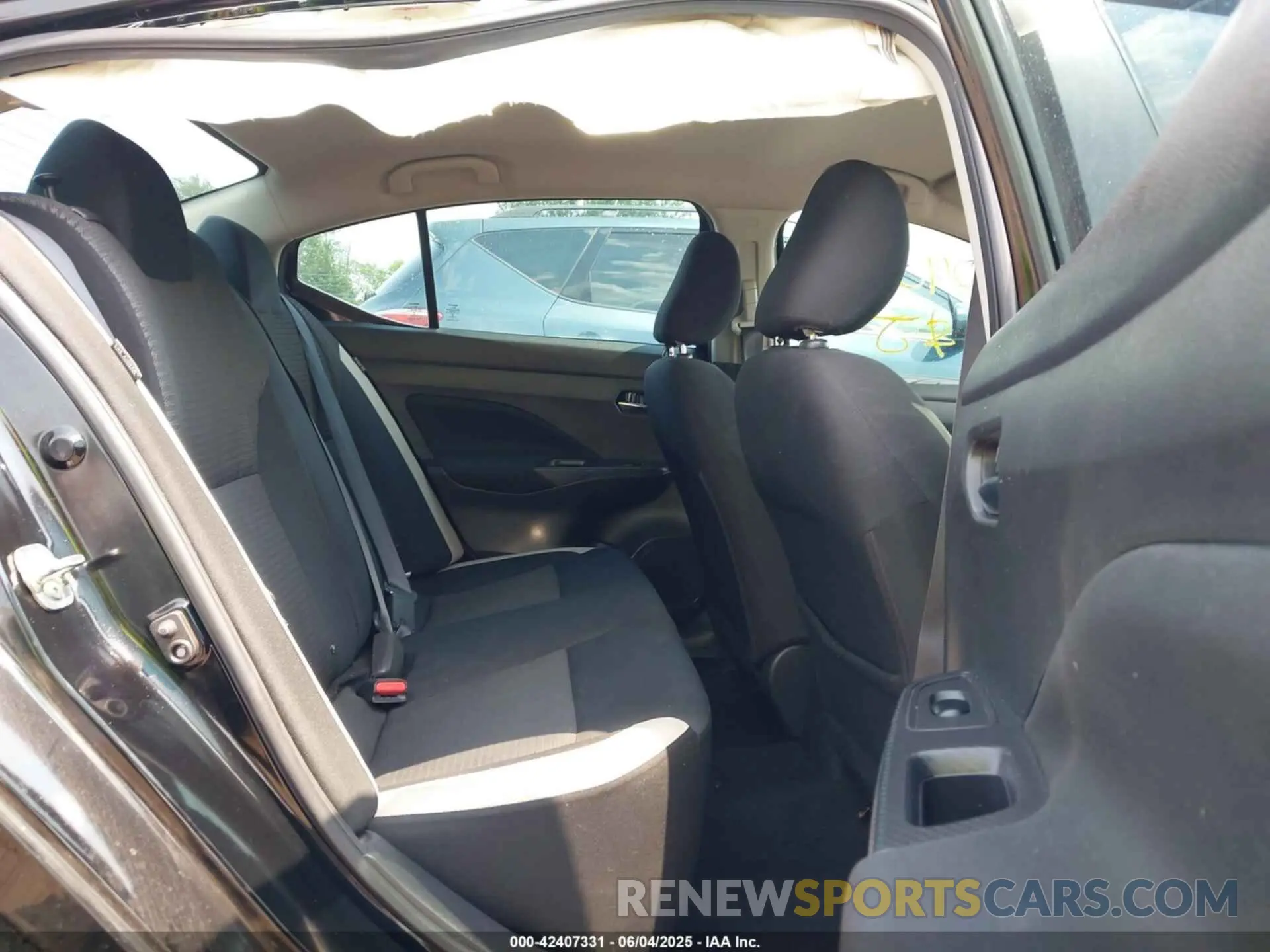 8 Photograph of a damaged car 3N1CN8EV5ML829885 NISSAN VERSA 2021