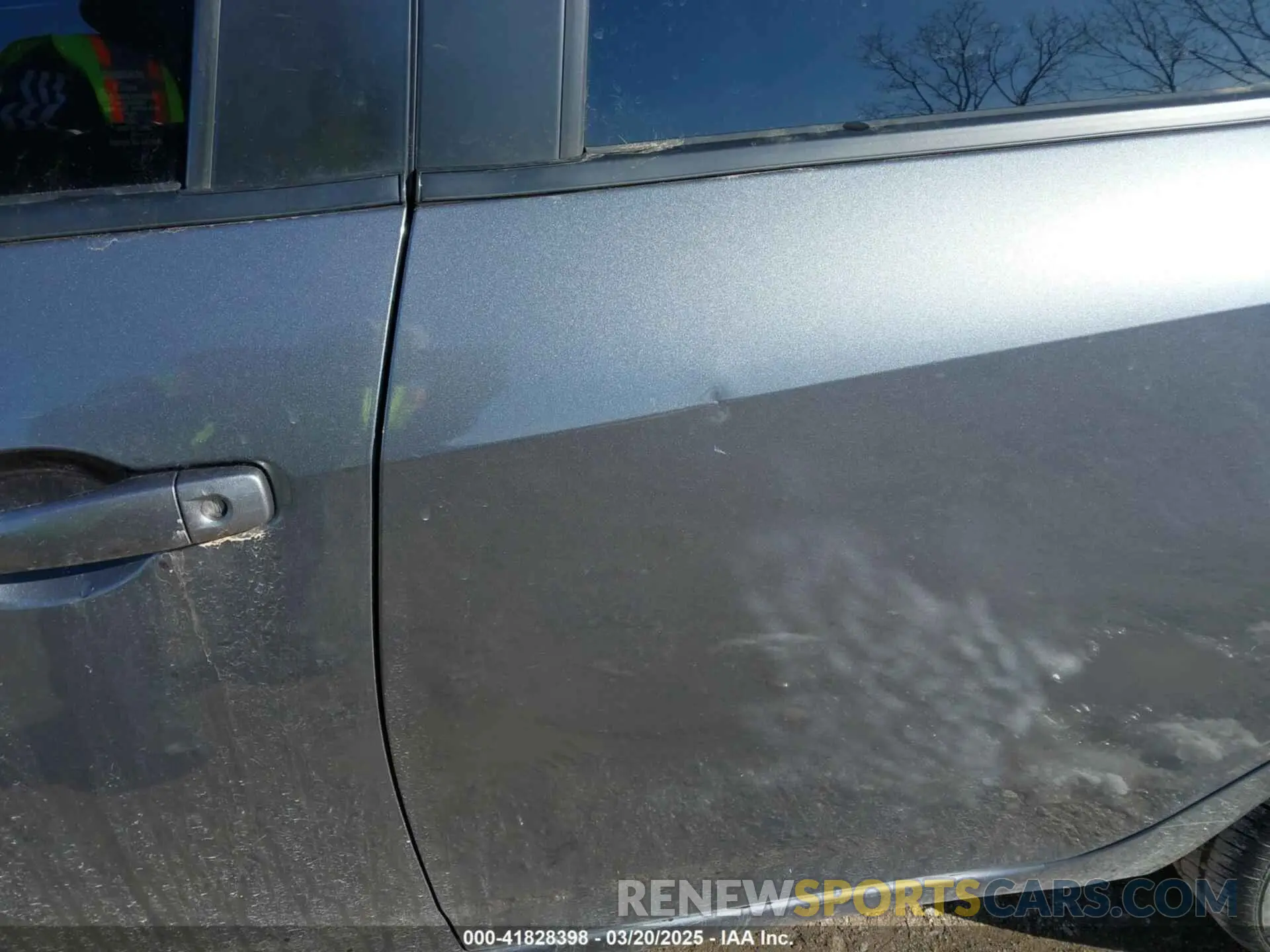 19 Photograph of a damaged car 3N1CN8EV5ML841504 NISSAN VERSA 2021