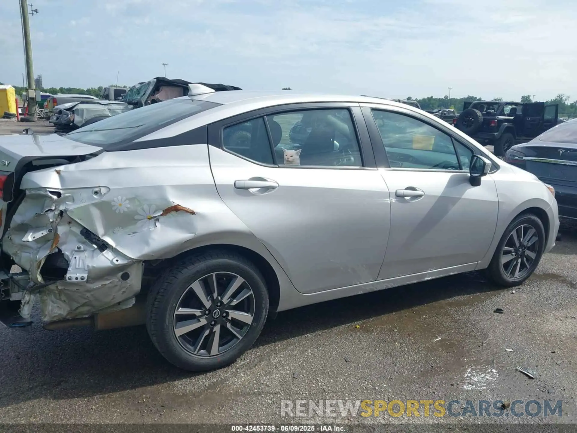 13 Photograph of a damaged car 3N1CN8EV5ML858870 NISSAN VERSA 2021