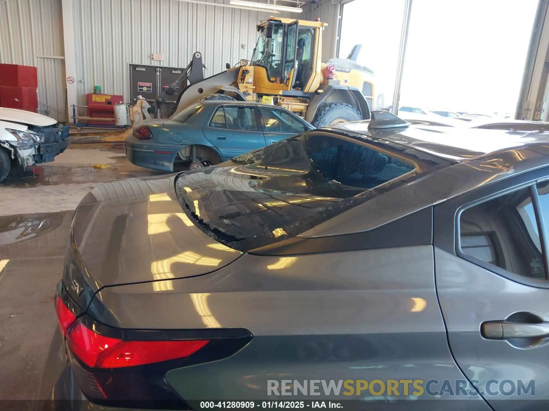 17 Photograph of a damaged car 3N1CN8EV6ML849952 NISSAN VERSA 2021
