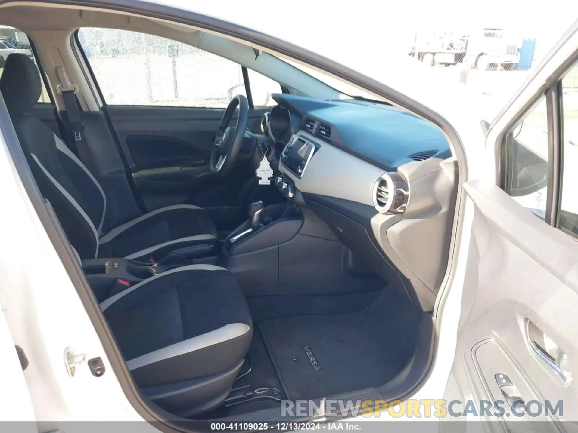 5 Photograph of a damaged car 3N1CN8EV6ML855363 NISSAN VERSA 2021