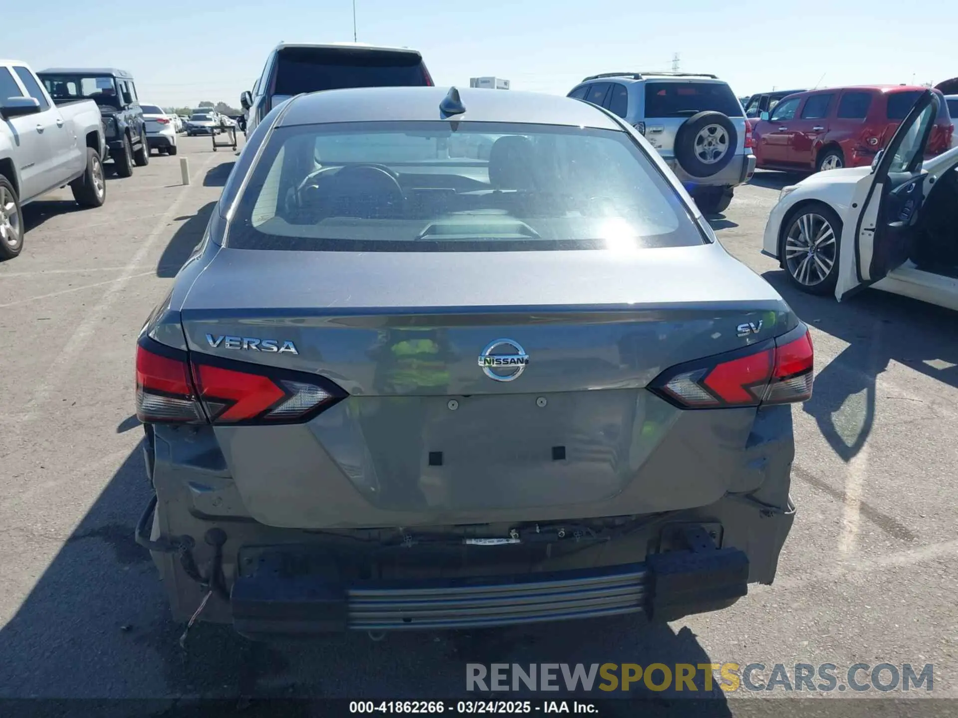 17 Photograph of a damaged car 3N1CN8EV7ML862046 NISSAN VERSA 2021