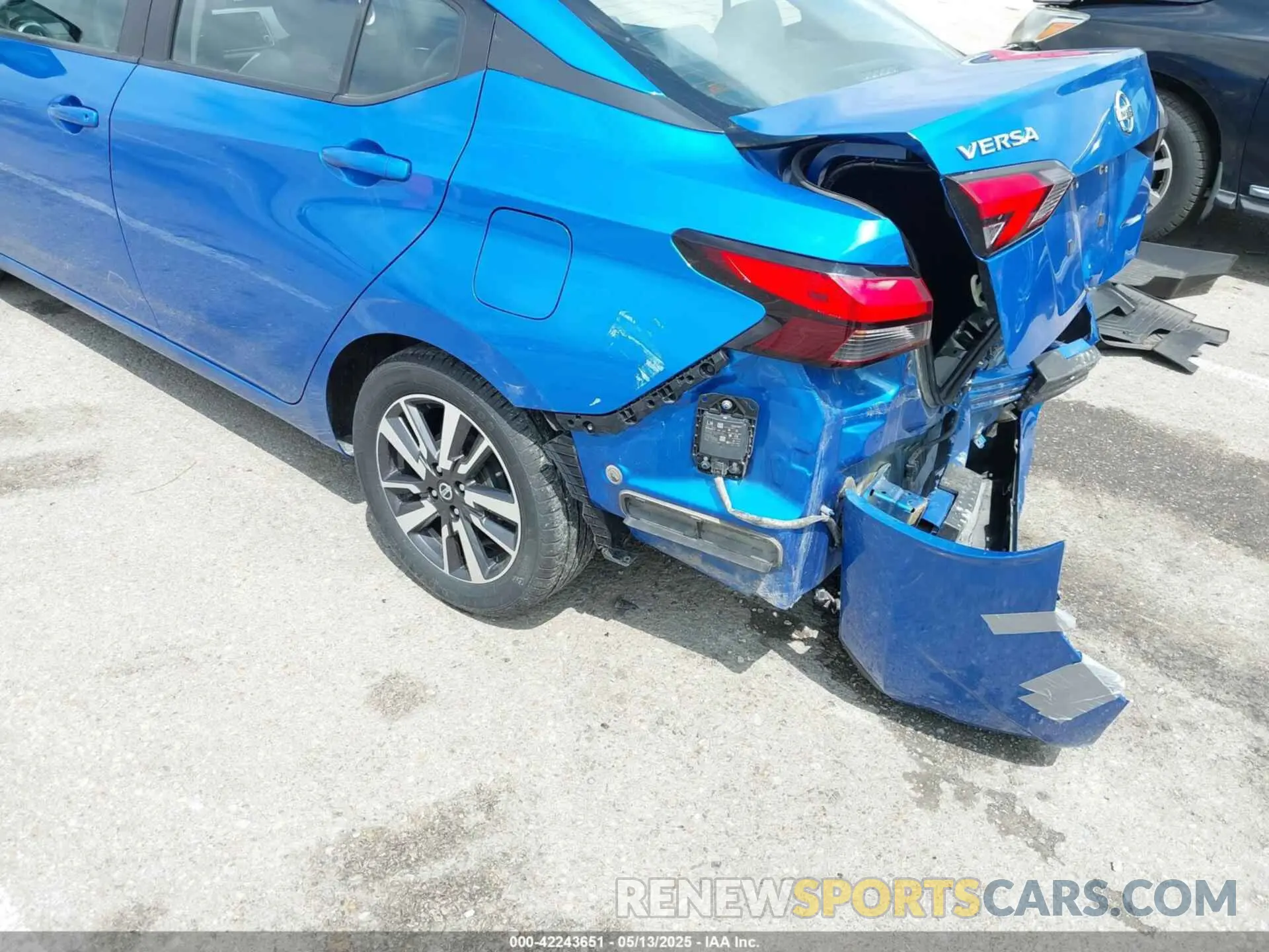 17 Photograph of a damaged car 3N1CN8EV7ML870941 NISSAN VERSA 2021
