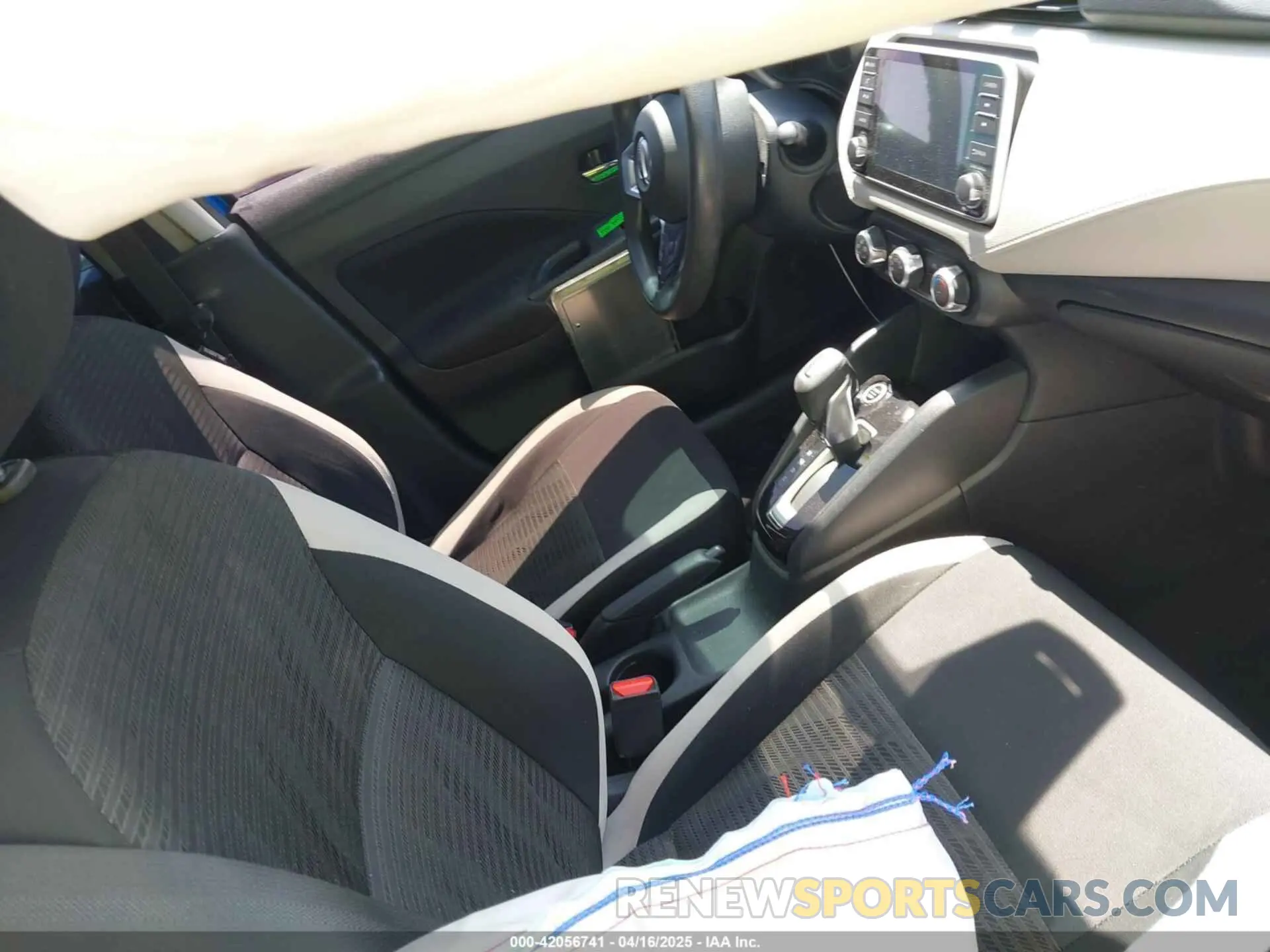 5 Photograph of a damaged car 3N1CN8EV8ML874965 NISSAN VERSA 2021