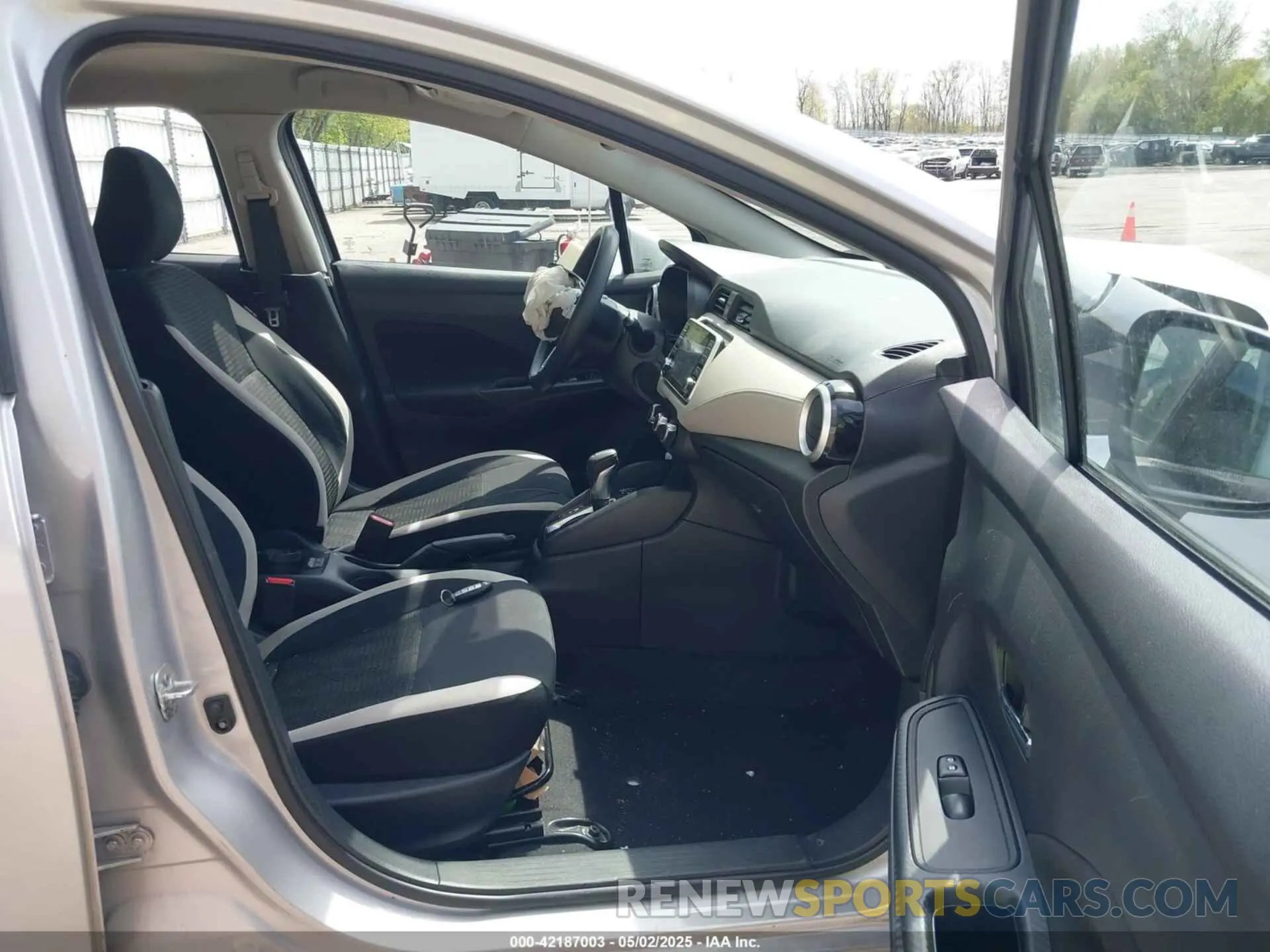 5 Photograph of a damaged car 3N1CN8EV9ML830635 NISSAN VERSA 2021