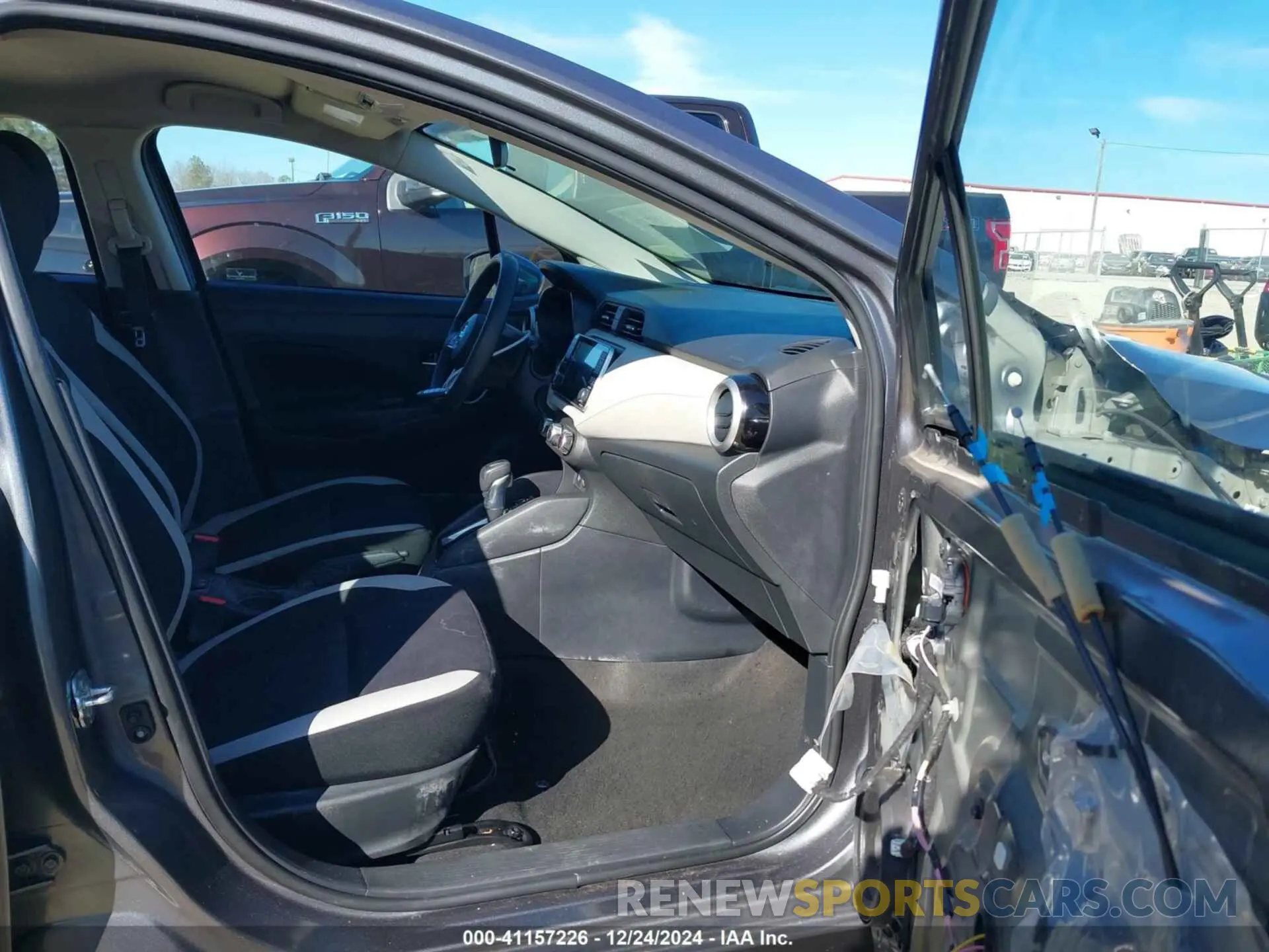 5 Photograph of a damaged car 3N1CN8EVXML818512 NISSAN VERSA 2021