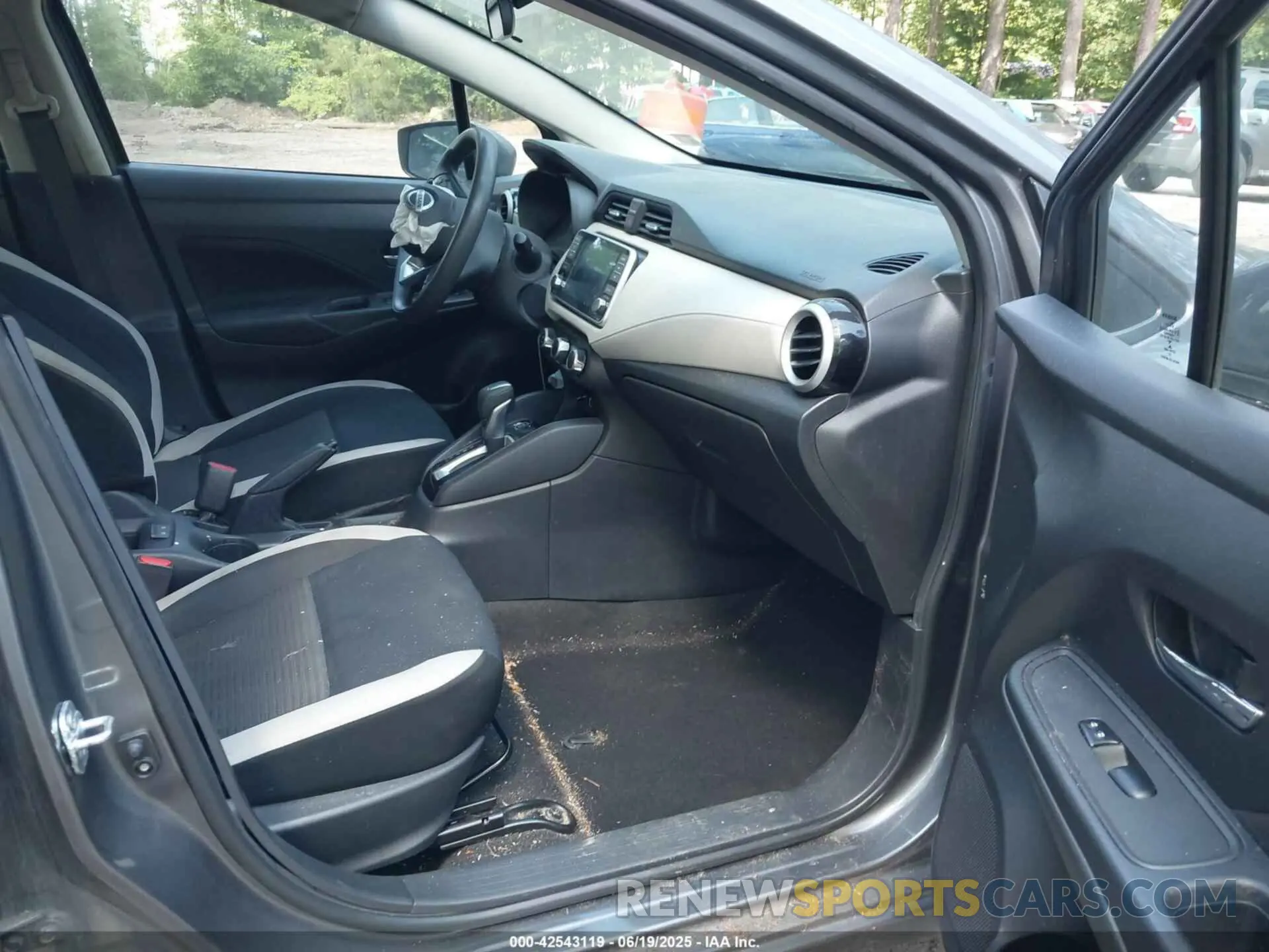 5 Photograph of a damaged car 3N1CN8EVXML823936 NISSAN VERSA 2021