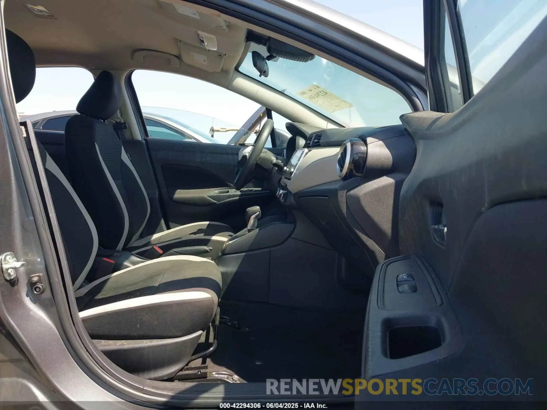 5 Photograph of a damaged car 3N1CN8EVXML884638 NISSAN VERSA 2021