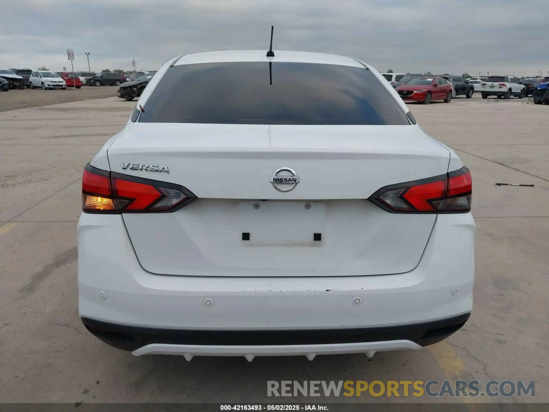 17 Photograph of a damaged car 3N1CN8DV2NL821813 NISSAN VERSA 2022