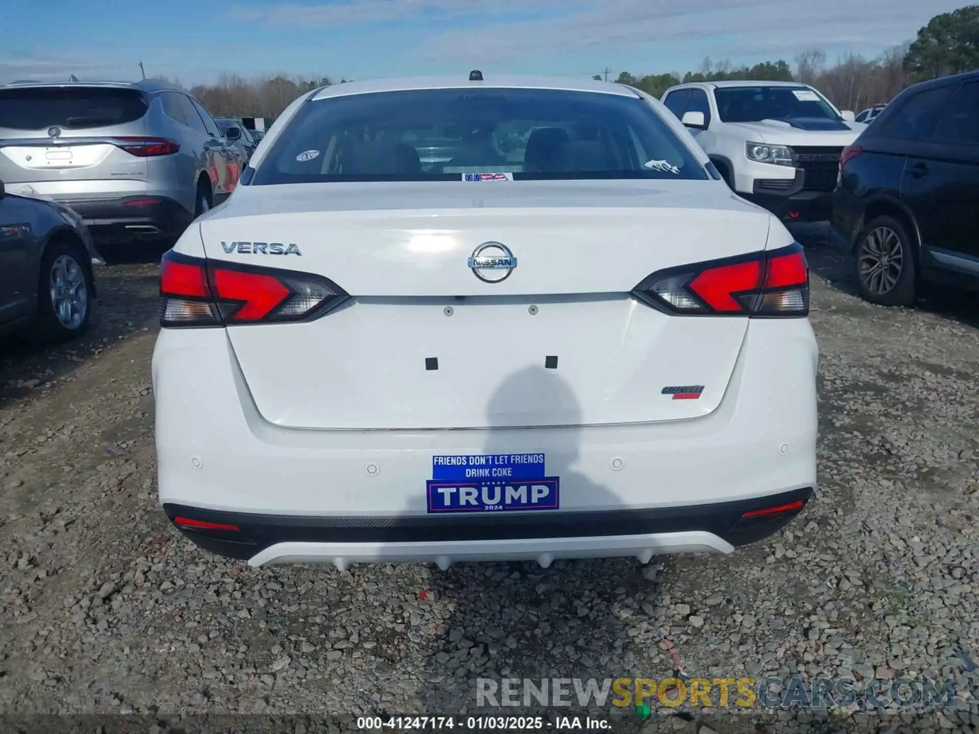 15 Photograph of a damaged car 3N1CN8DV5NL867457 NISSAN VERSA 2022