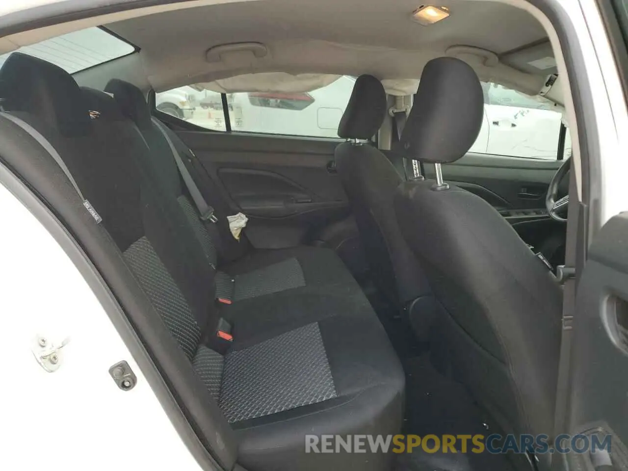 10 Photograph of a damaged car 3N1CN8DVXNL832476 NISSAN VERSA 2022