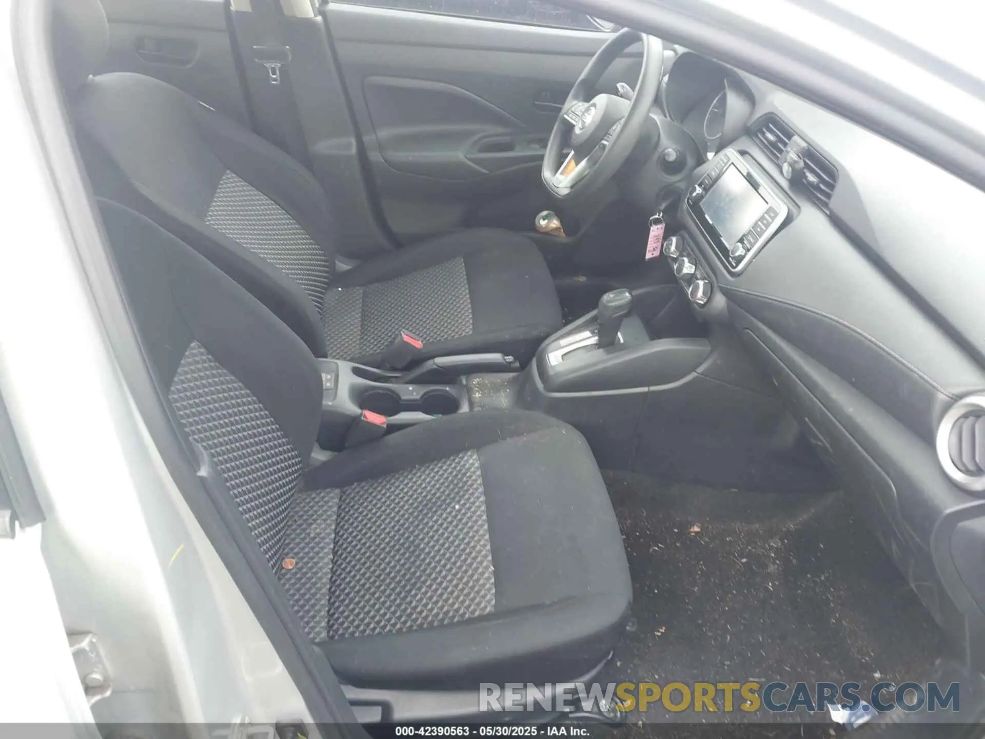 5 Photograph of a damaged car 3N1CN8DVXNL862190 NISSAN VERSA 2022