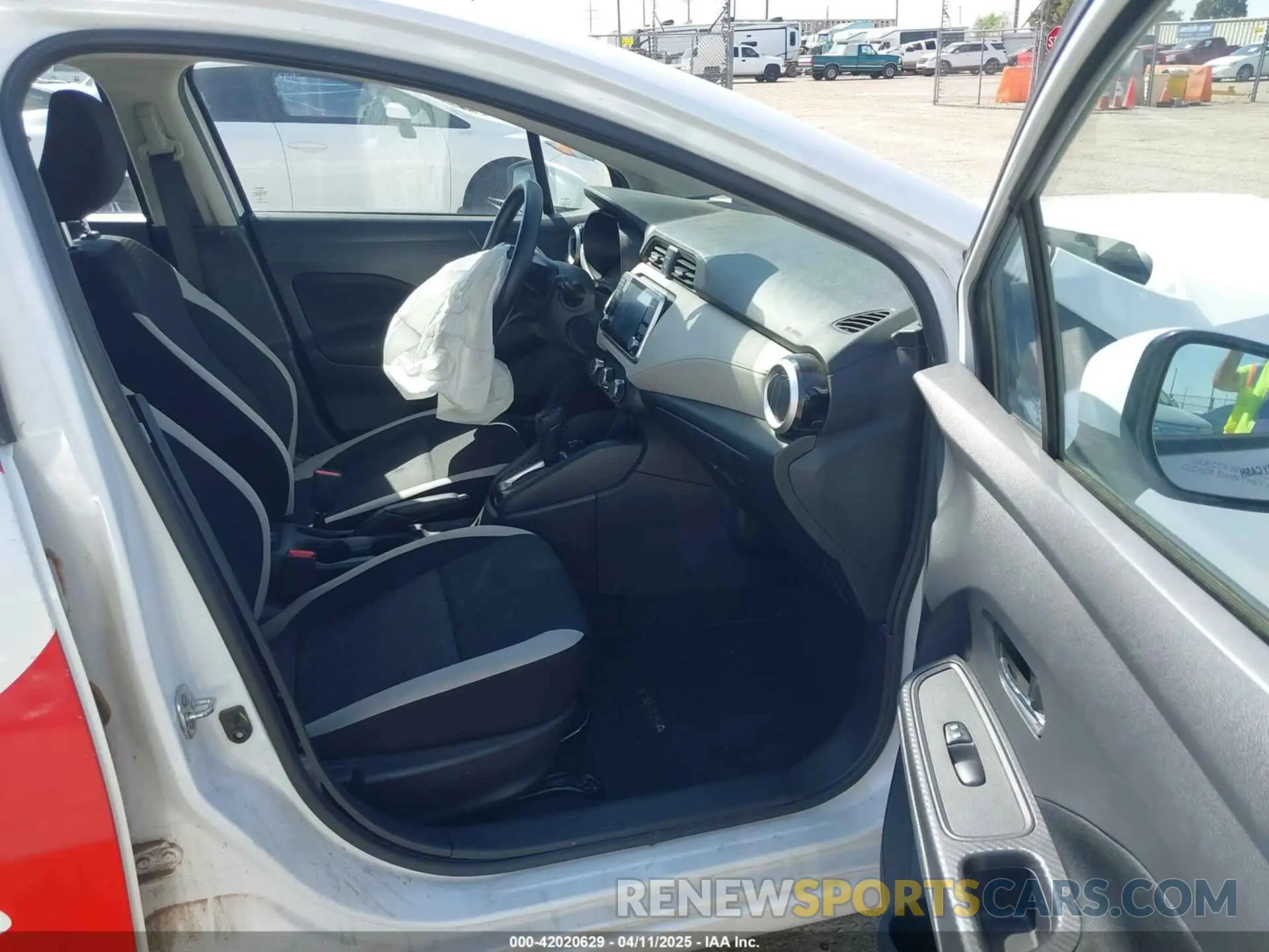 5 Photograph of a damaged car 3N1CN8EV4NL839437 NISSAN VERSA 2022