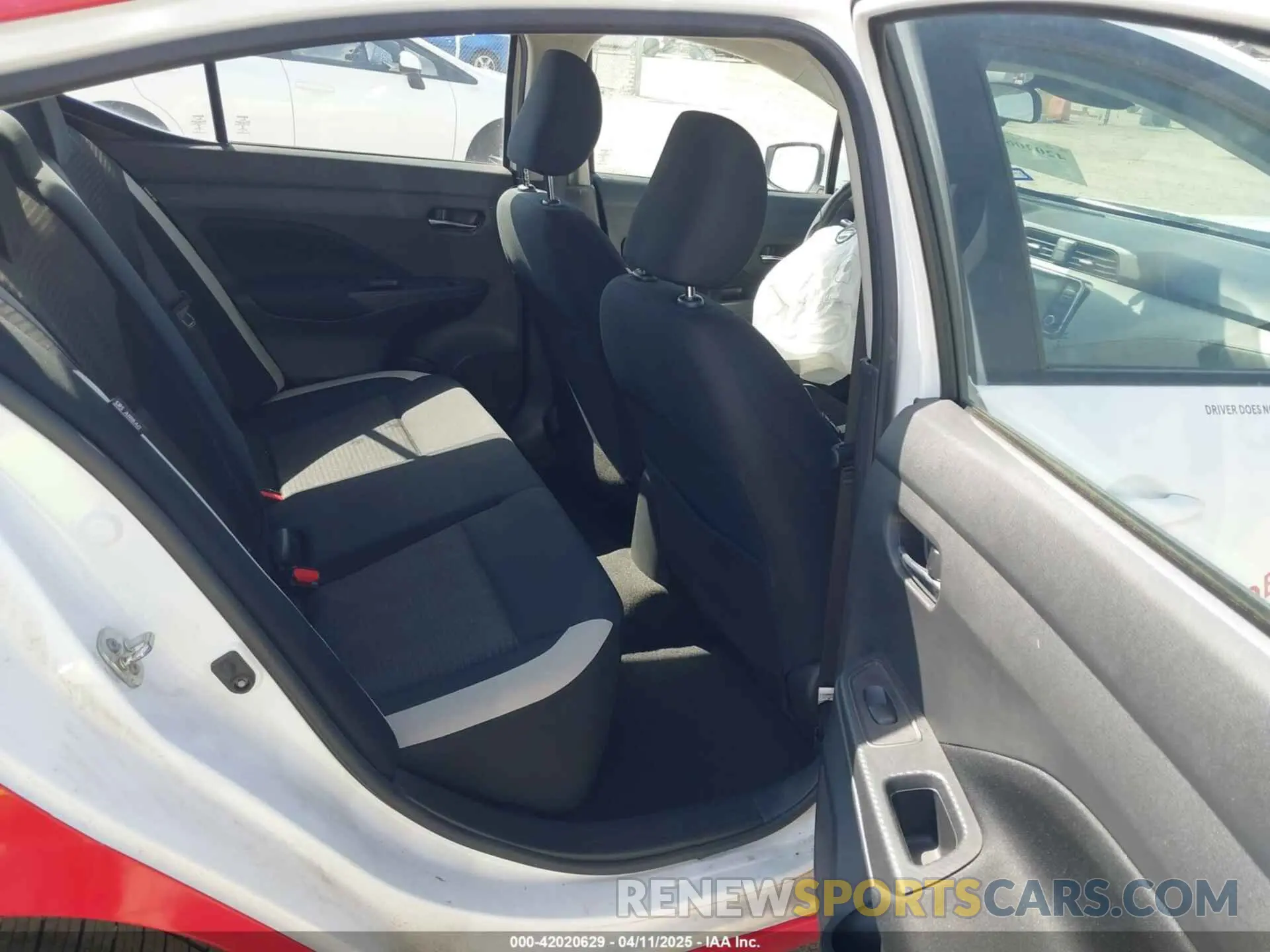 8 Photograph of a damaged car 3N1CN8EV4NL839437 NISSAN VERSA 2022