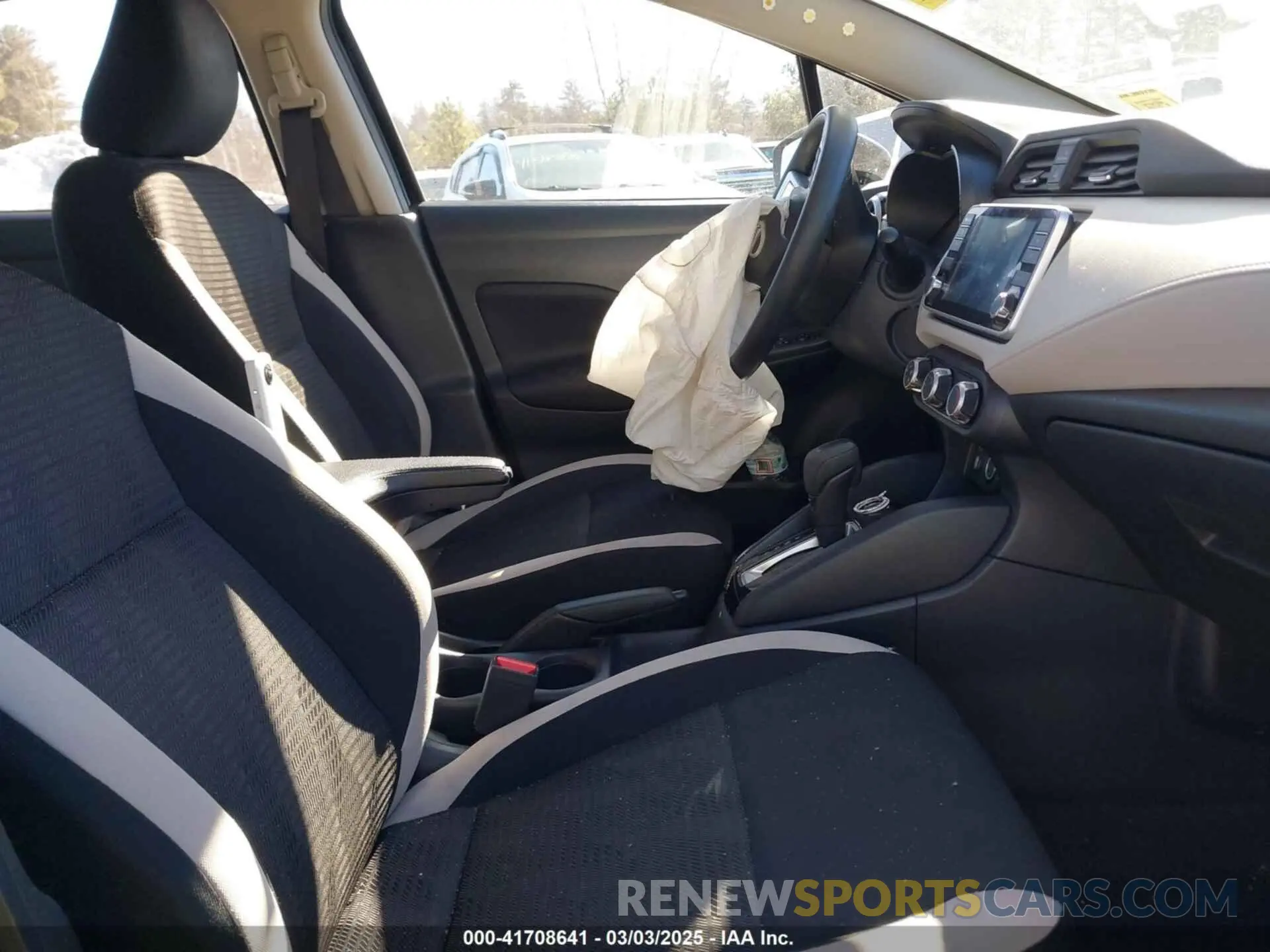 5 Photograph of a damaged car 3N1CN8EV6NL823045 NISSAN VERSA 2022