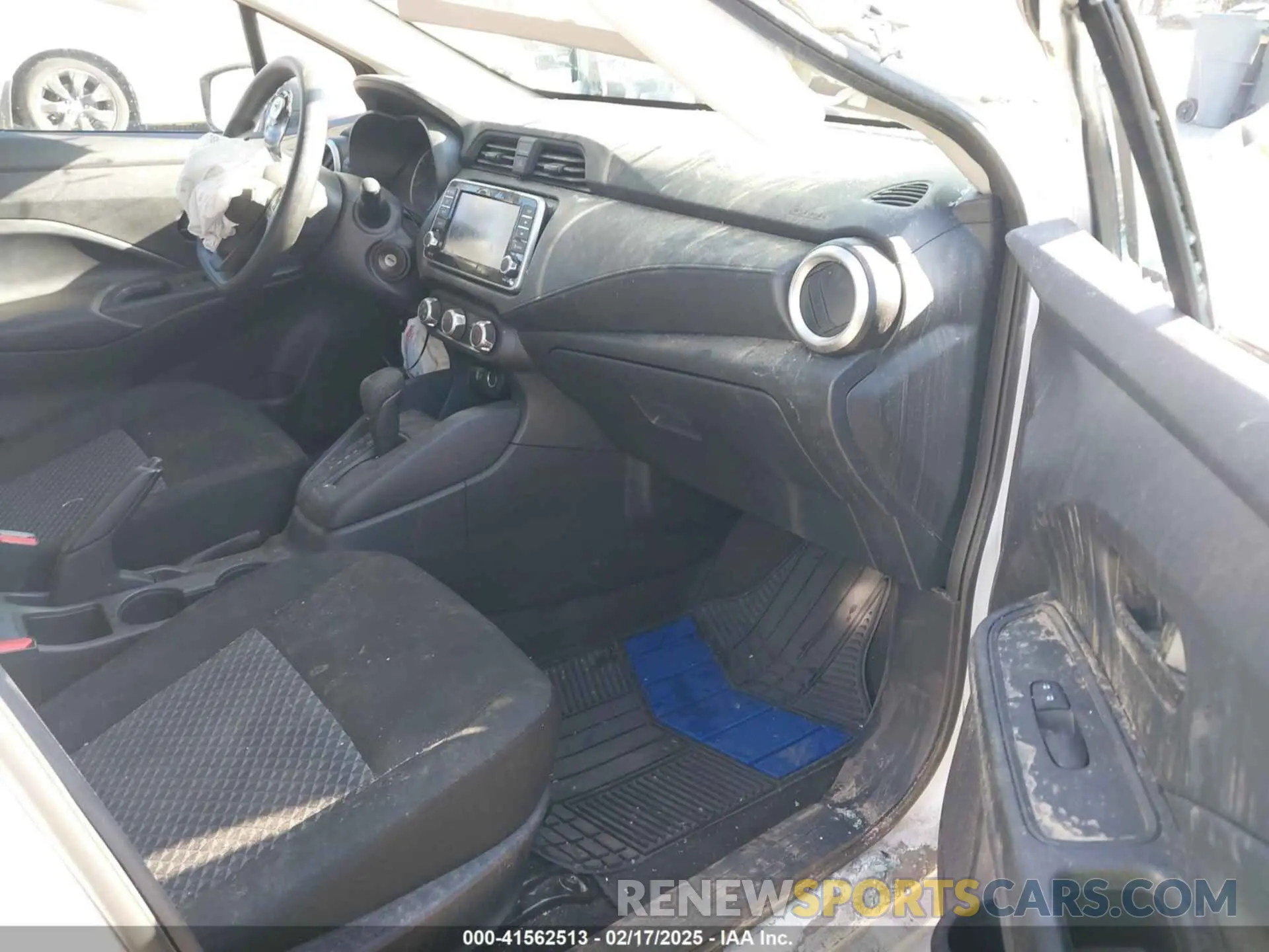 5 Photograph of a damaged car 3N1CN8DV8RL871928 NISSAN VERSA 2024