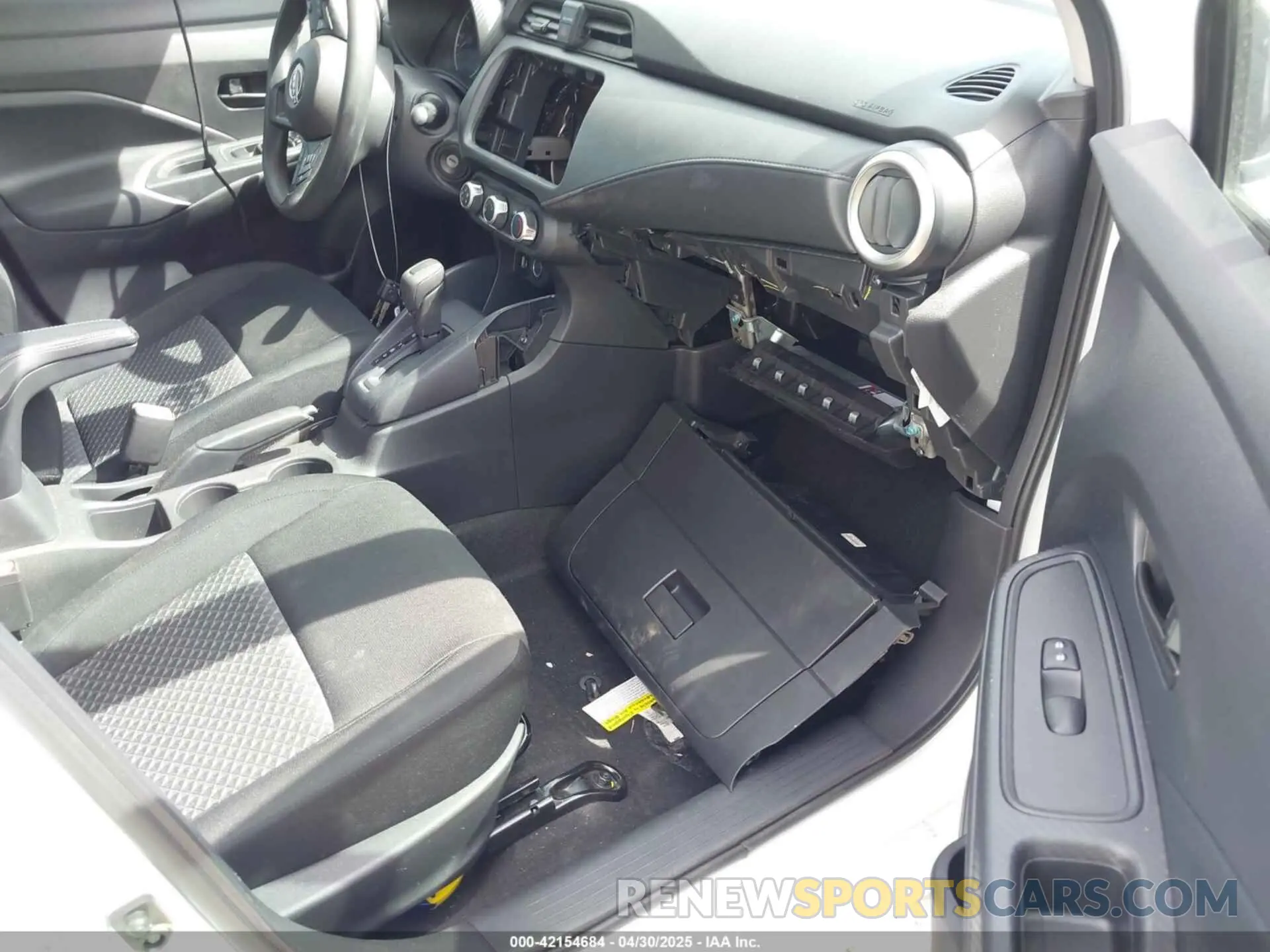5 Photograph of a damaged car 3N1CN8DV8RL885439 NISSAN VERSA 2024