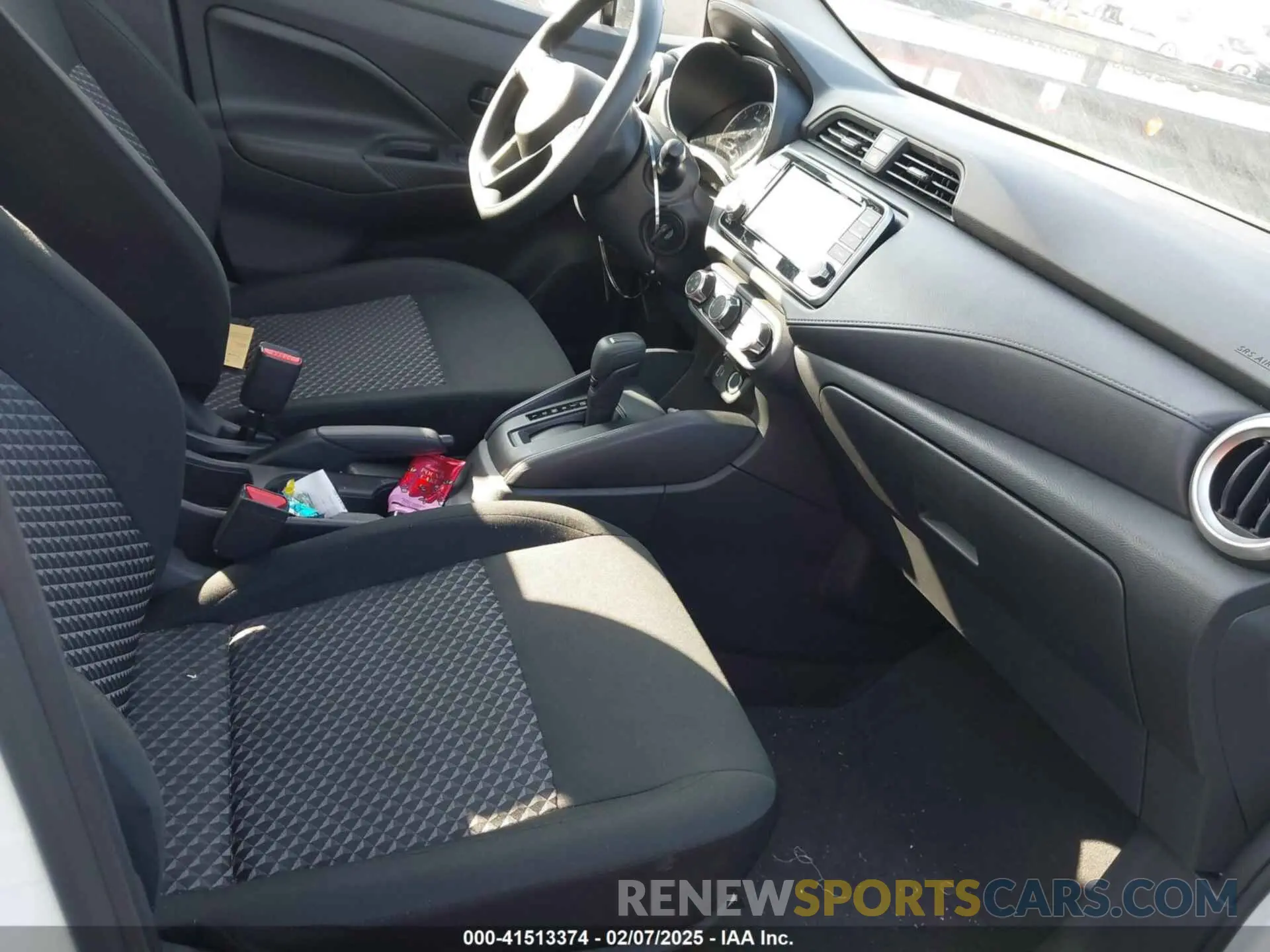 5 Photograph of a damaged car 3N1CN8DV8RL906189 NISSAN VERSA 2024