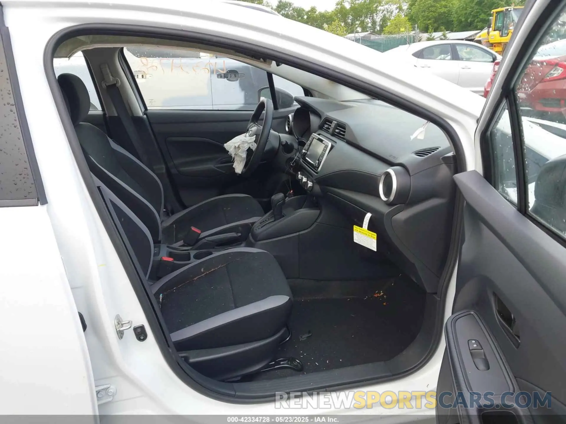 5 Photograph of a damaged car 3N1CN8DV1SL820647 NISSAN VERSA 2025