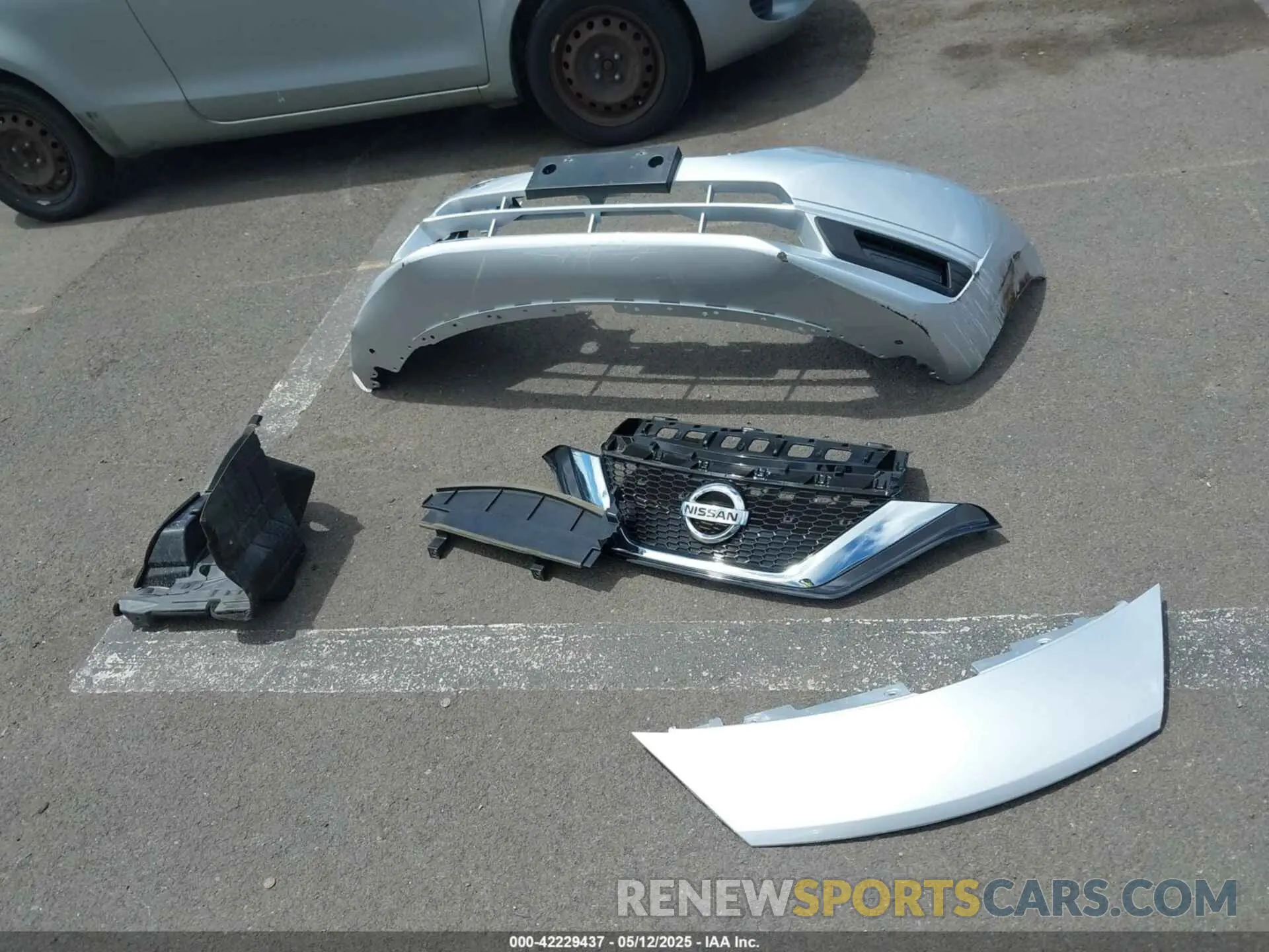 12 Photograph of a damaged car 3N1CE2CP0KL365483 NISSAN VERSA NOTE 2019