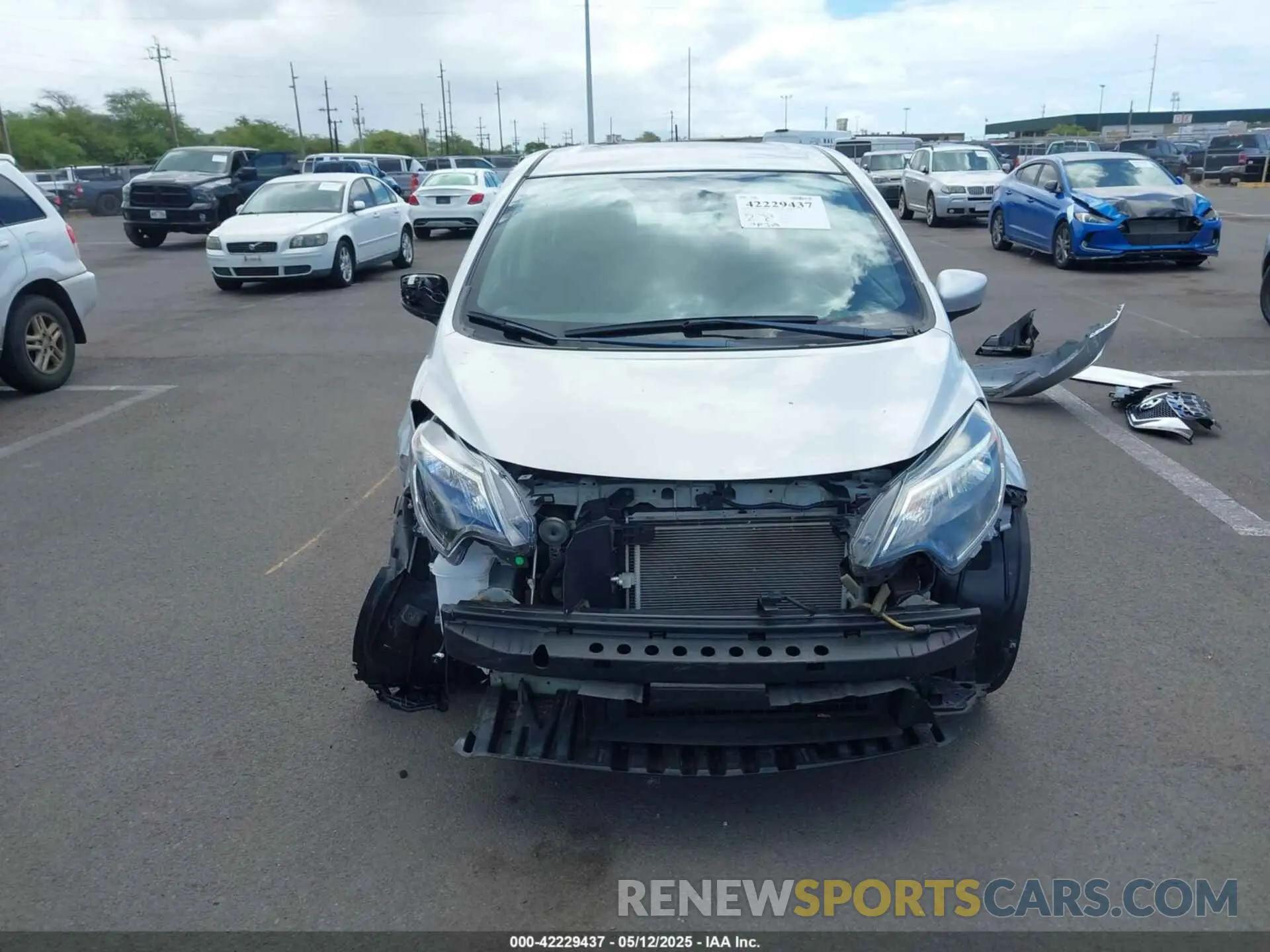 13 Photograph of a damaged car 3N1CE2CP0KL365483 NISSAN VERSA NOTE 2019