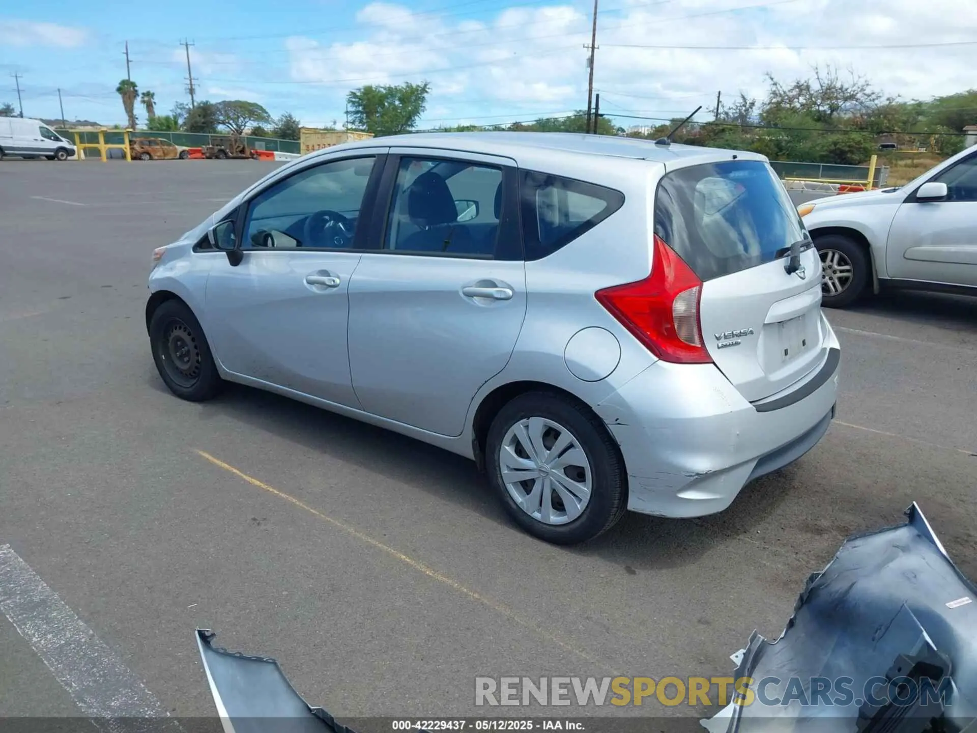 3 Photograph of a damaged car 3N1CE2CP0KL365483 NISSAN VERSA NOTE 2019