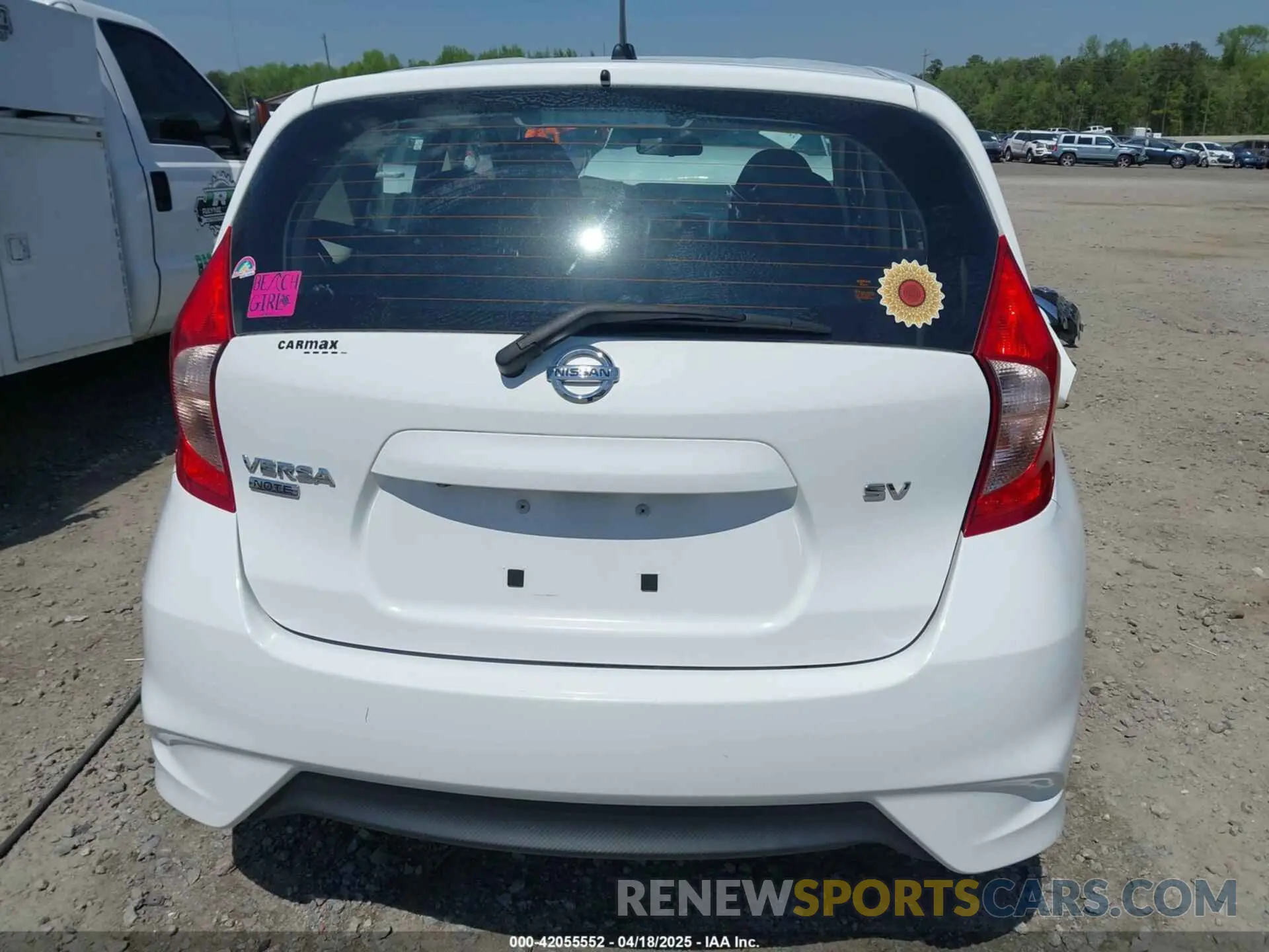 17 Photograph of a damaged car 3N1CE2CP1KL366321 NISSAN VERSA NOTE 2019