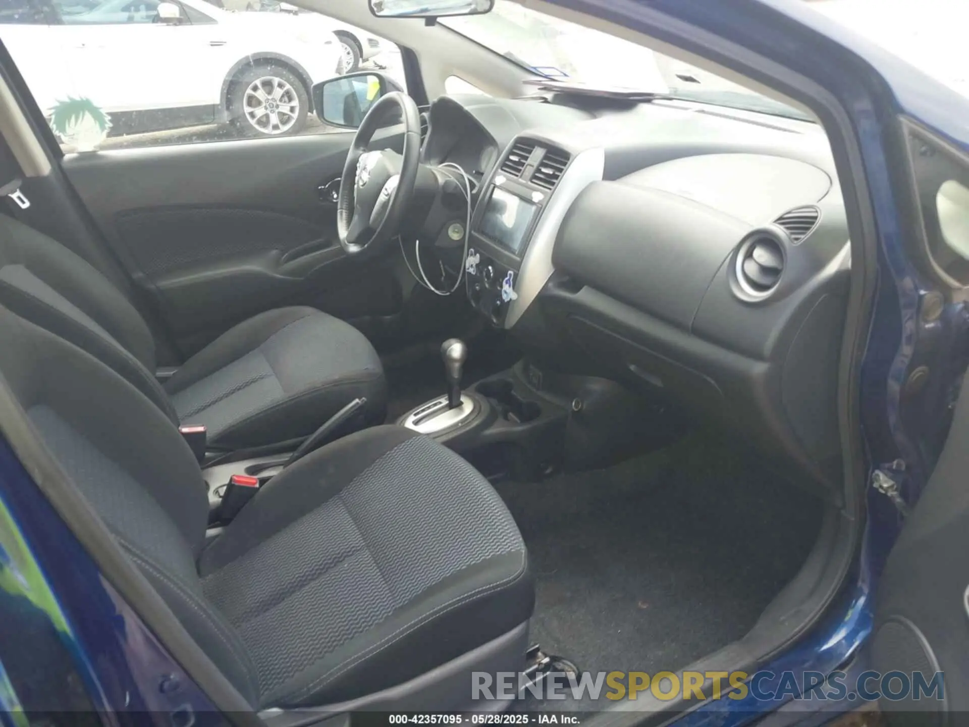 5 Photograph of a damaged car 3N1CE2CP2KL358454 NISSAN VERSA NOTE 2019
