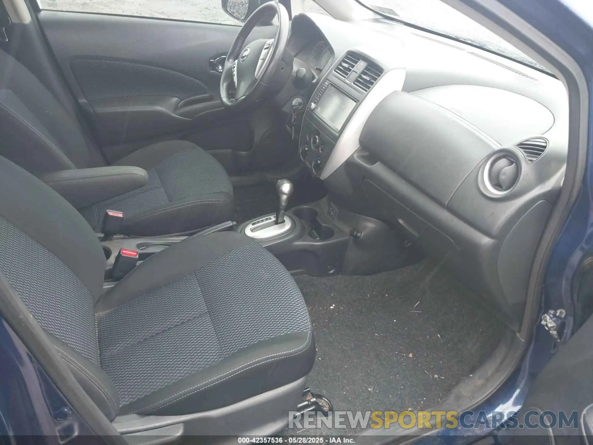 5 Photograph of a damaged car 3N1CE2CP2KL362956 NISSAN VERSA NOTE 2019