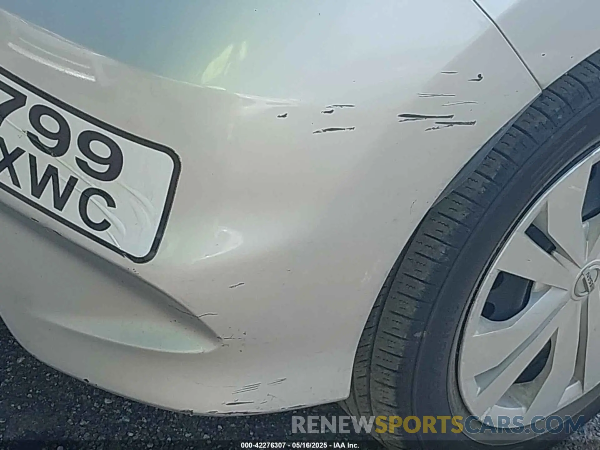 18 Photograph of a damaged car 3N1CE2CP4KL361811 NISSAN VERSA NOTE 2019